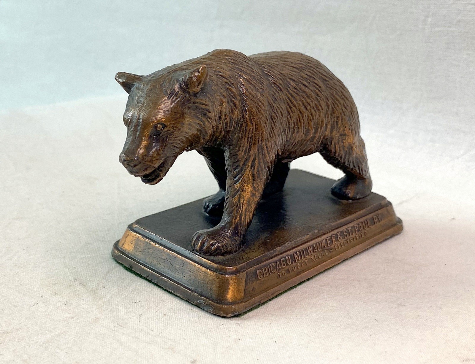 Antique YELLOWSTONE BEAR Fiqure Gallatin Gateway Railroad Souvenir Puget Sound