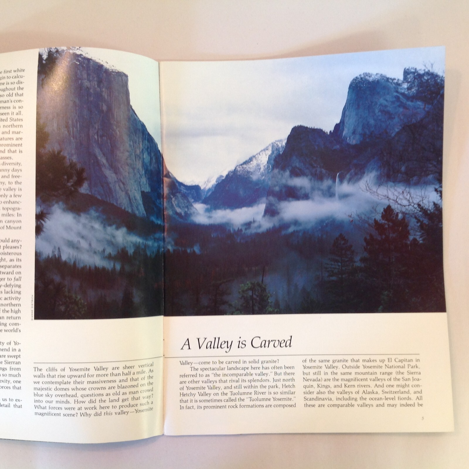 Vintage 1984 Souvenir Color Booklet Yosemite: The Story Behind the Scenery