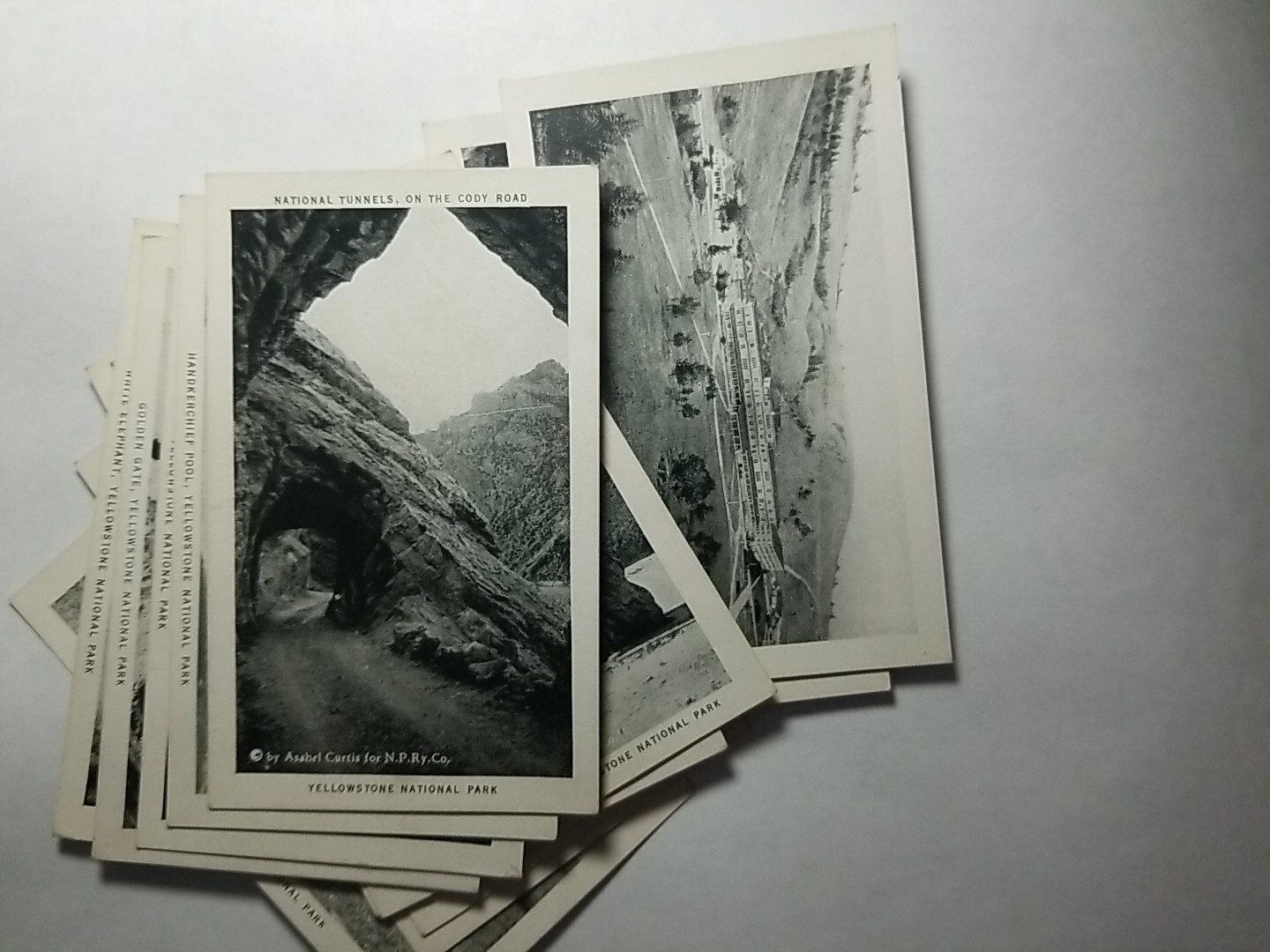 Yellowstone National Park 20 Souvenir Mini Photographs 3-1/2″ X 2-1/4″