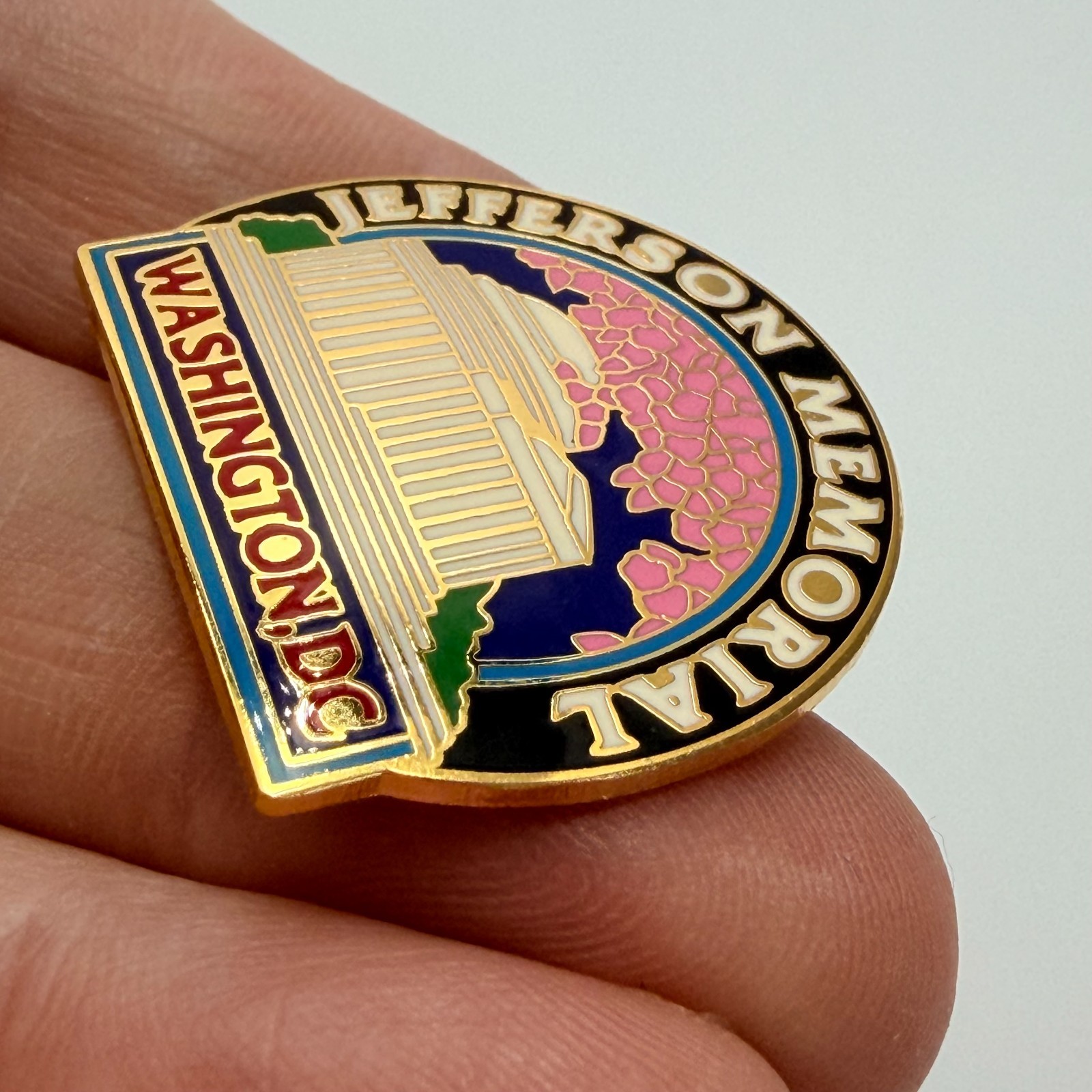 Jefferson Memorial Washington DC Enamel Lapel Pin Gold Tone Travel Souvenir