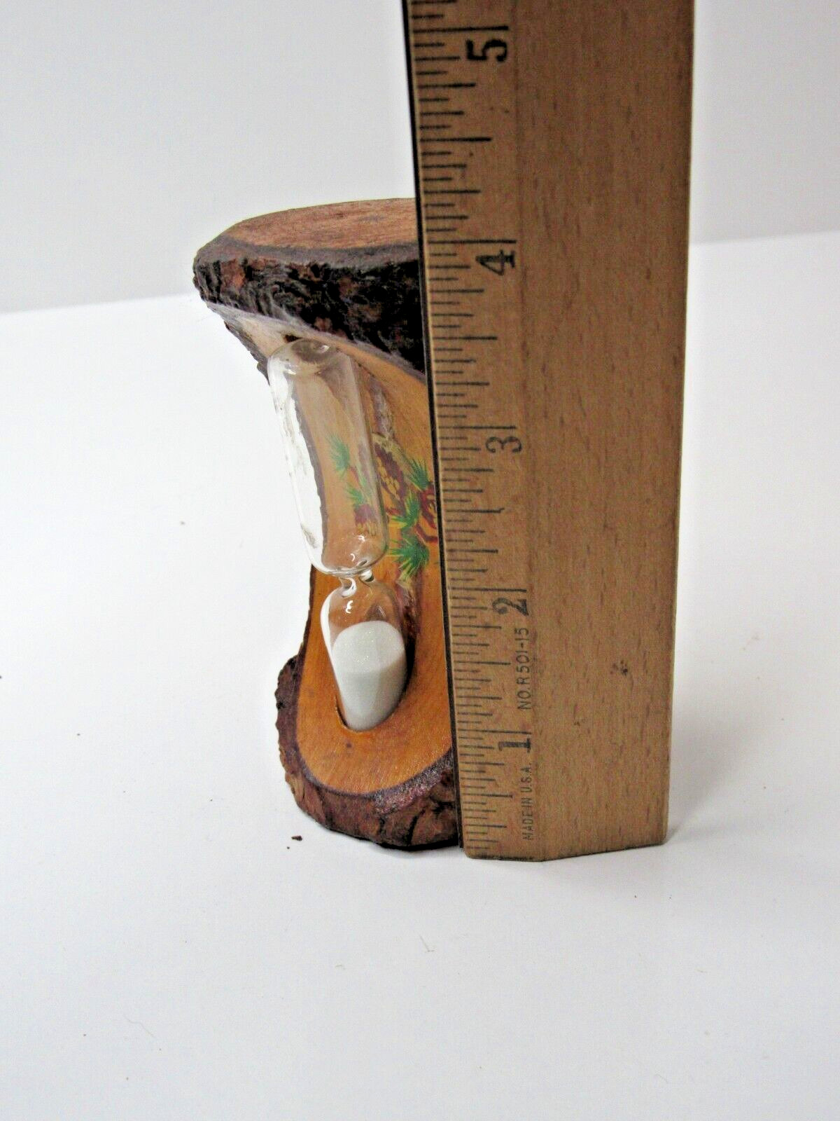 VINTAGE YOSEMITE NATIONAL PARK SOUVENIR WOOD ROUND HOUR GLASS 3 MINUTE TIMER.-uu