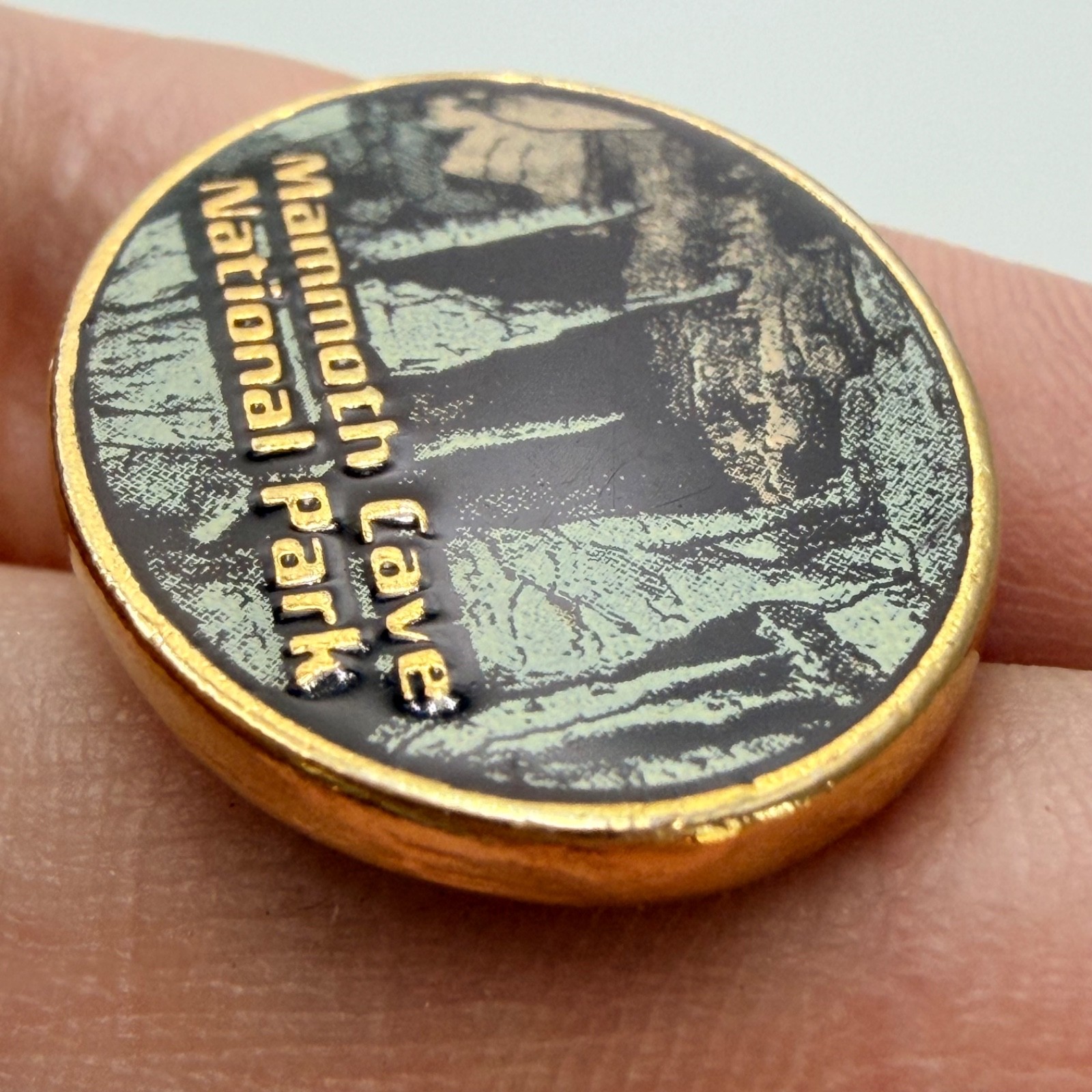Mammoth Cave National Park Lapel Pin Kentucky Cave Scene Oval Vintage