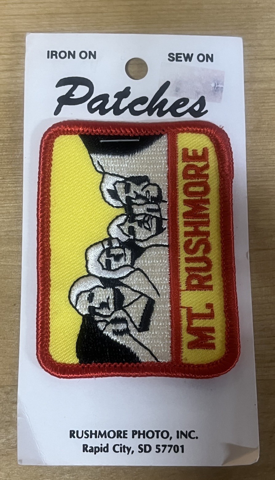VTG MT. RUSHMORE National Memorial Souvenir Embroidered Sew On/Iron On Patch NIP