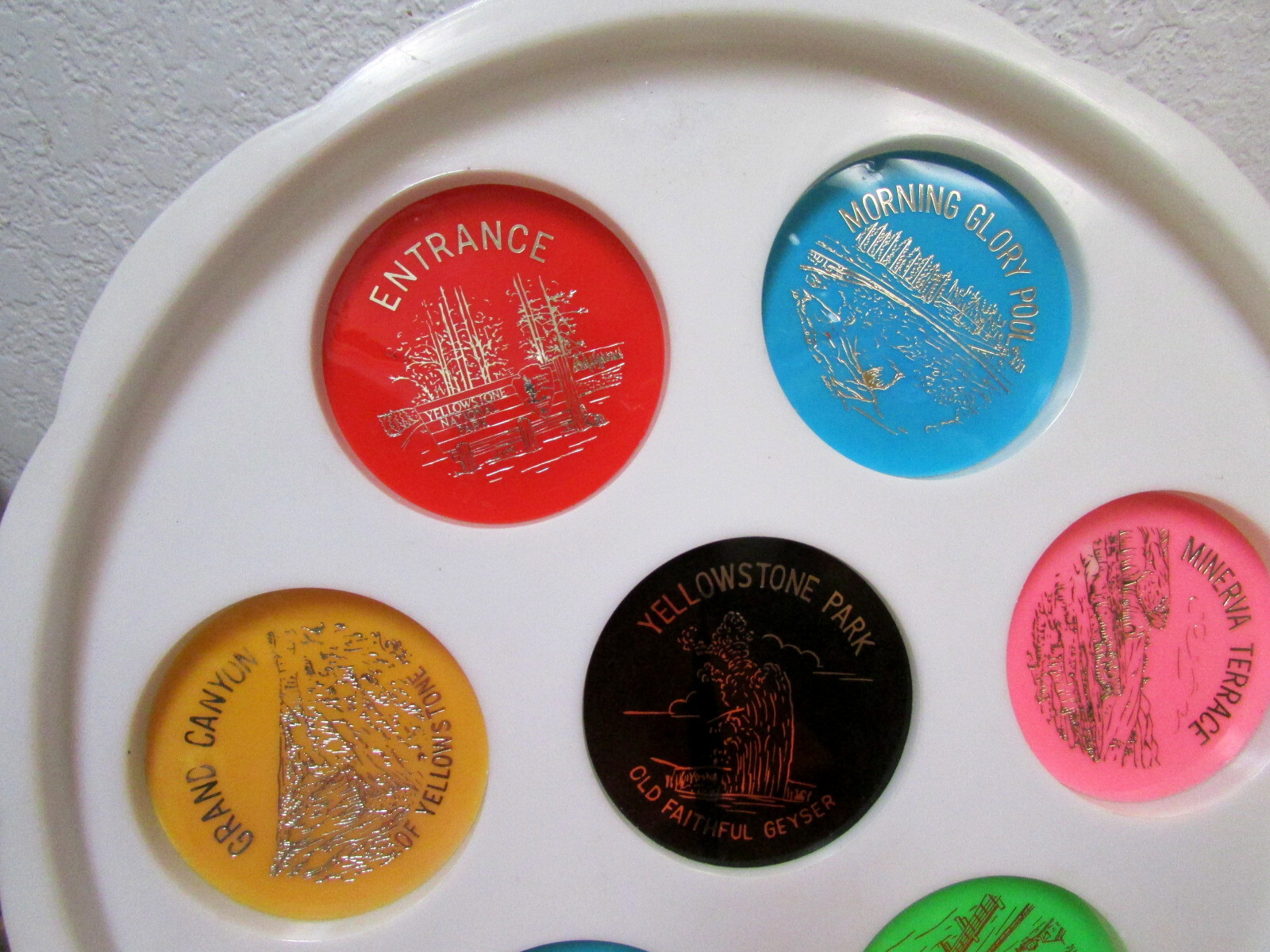 vintage plastic yellowstone national park souvenir drink serving tray, colorful