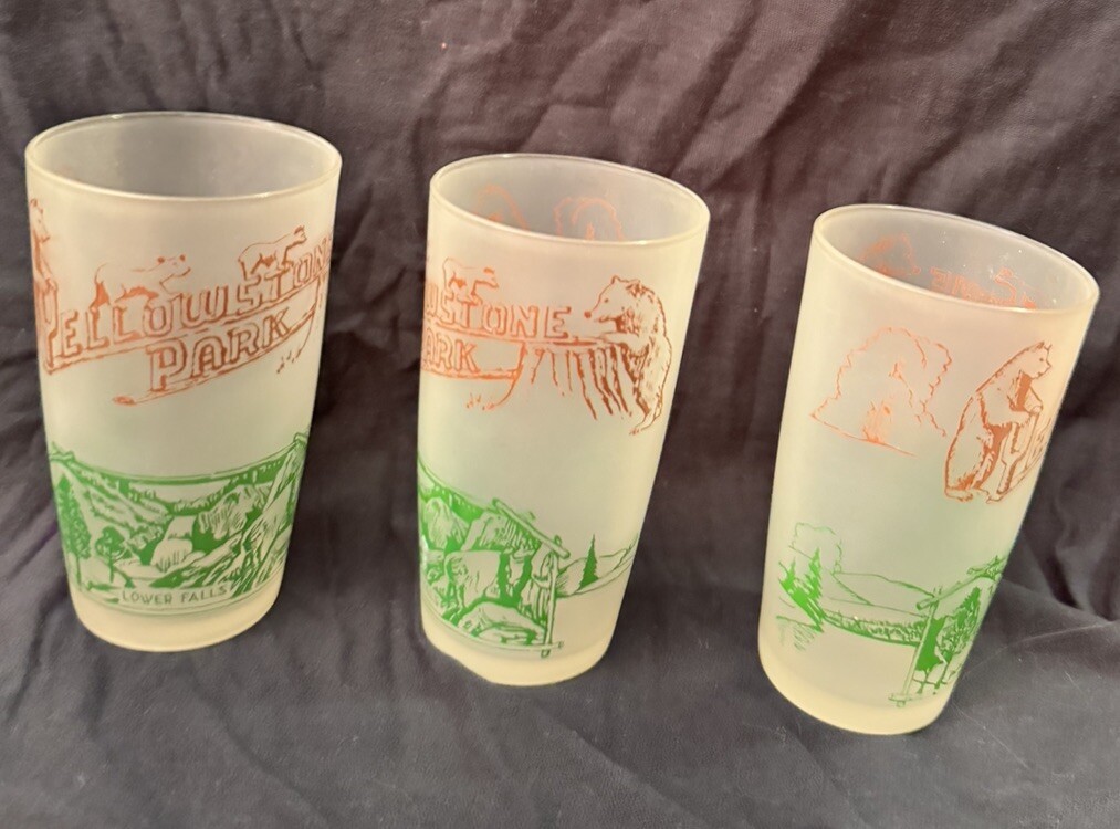 Yellowstone National Park Souvenir Vintage Frosted Drinking Glasses (3) Bears