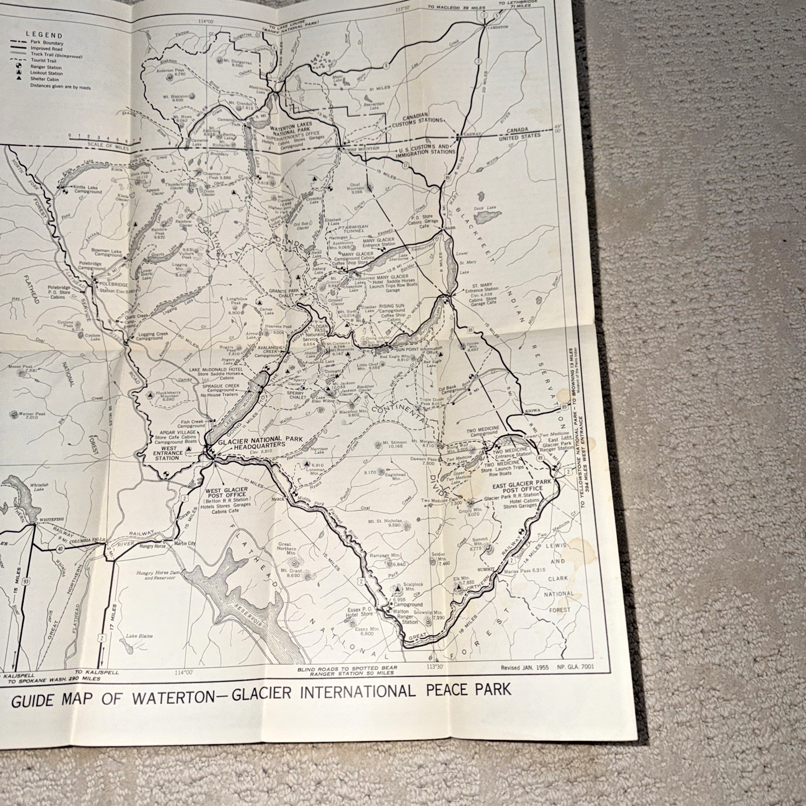 1950s GLACIER NATIONAL PARK Pewter BEAR KEYCHAIN / FOB & Brochure / Map