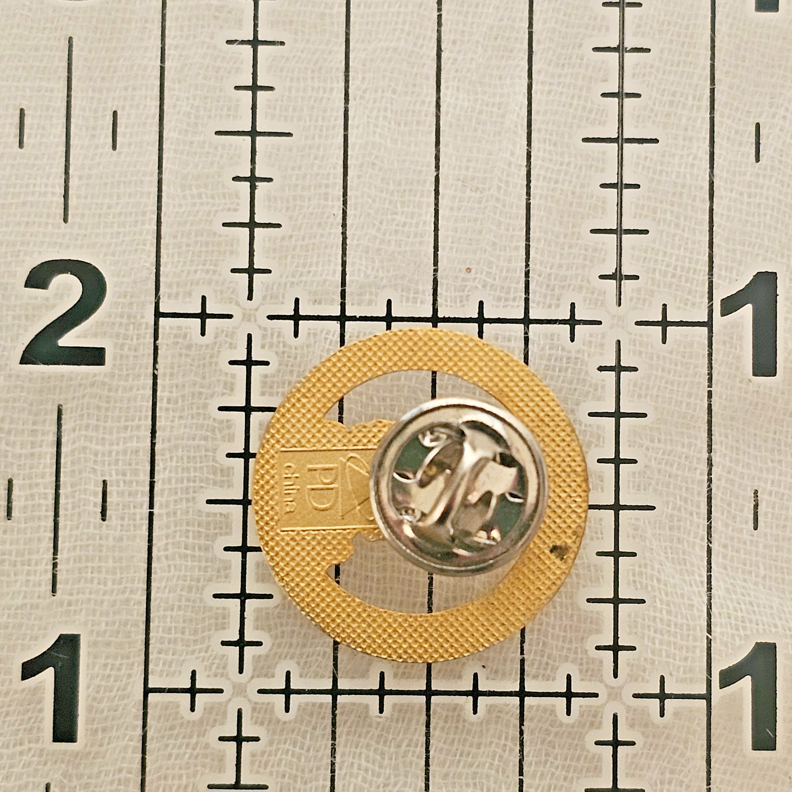 Yellowstone National Park Lapel Pin Gold Tone Small Collectors’ Souvenir Geyser