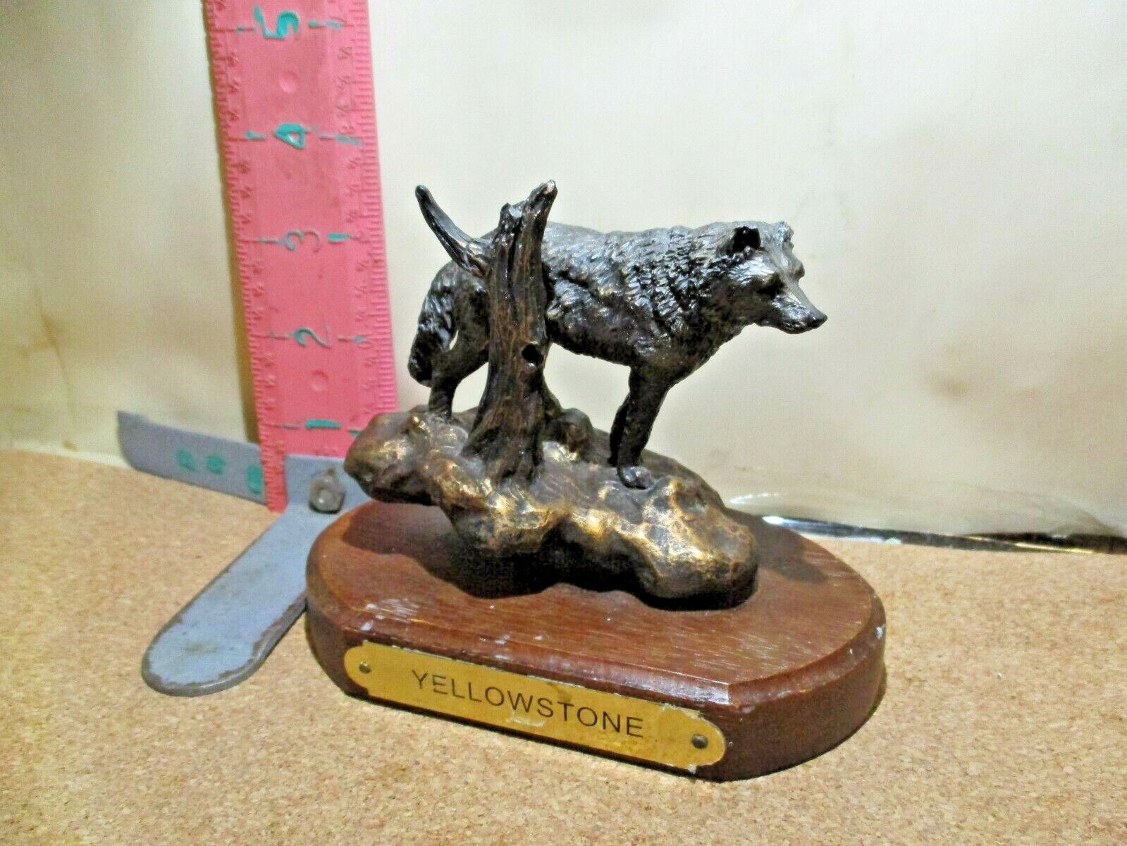 YELLOWSTONE NATIONAL PARK SOUVENIR – WOLF BY TREE , FRED HARVEY LABEL