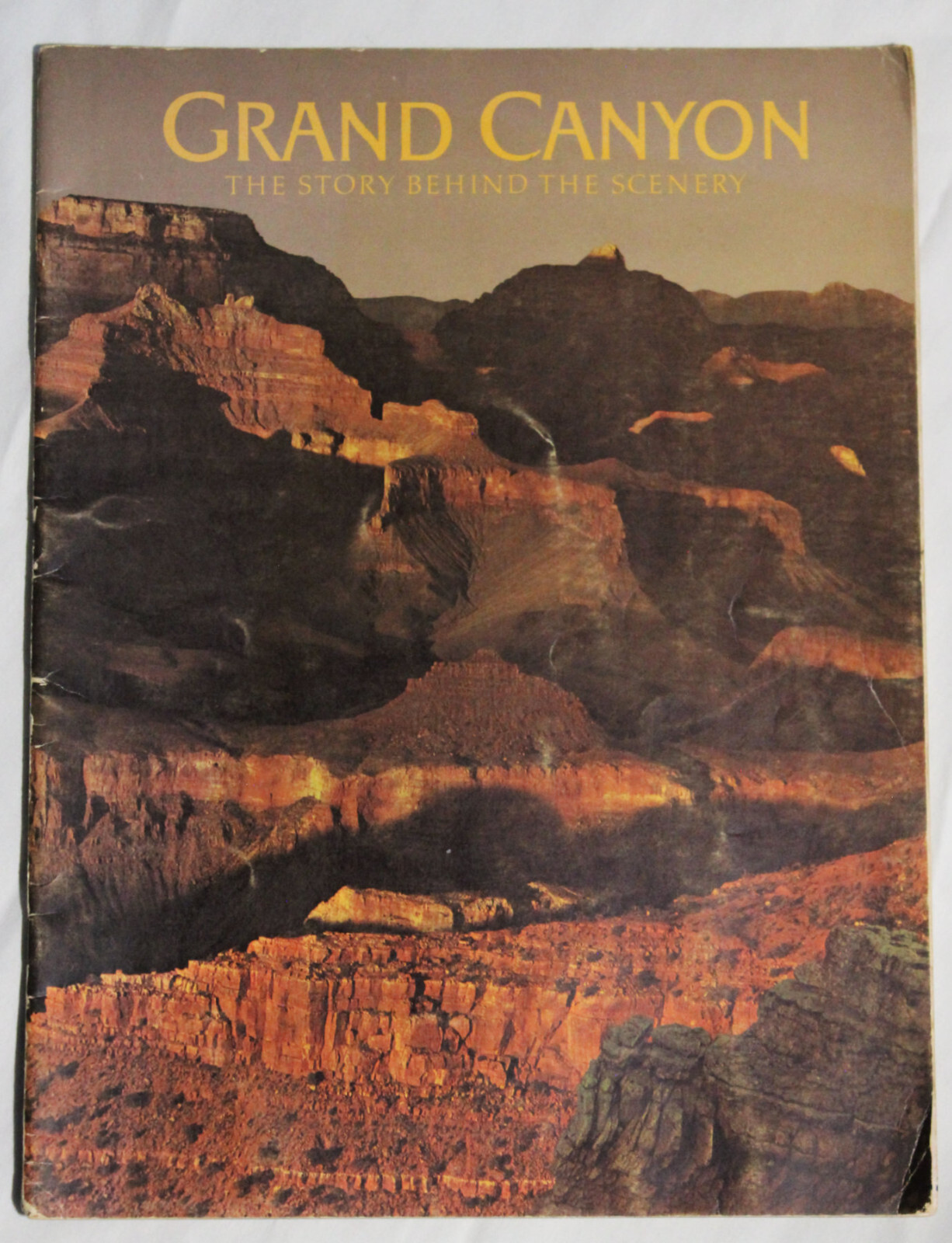 VINTAGE GRAND CANYON SOFTCOVER SCENERY BOOK WITH MAP 1968 2nd PRINTING