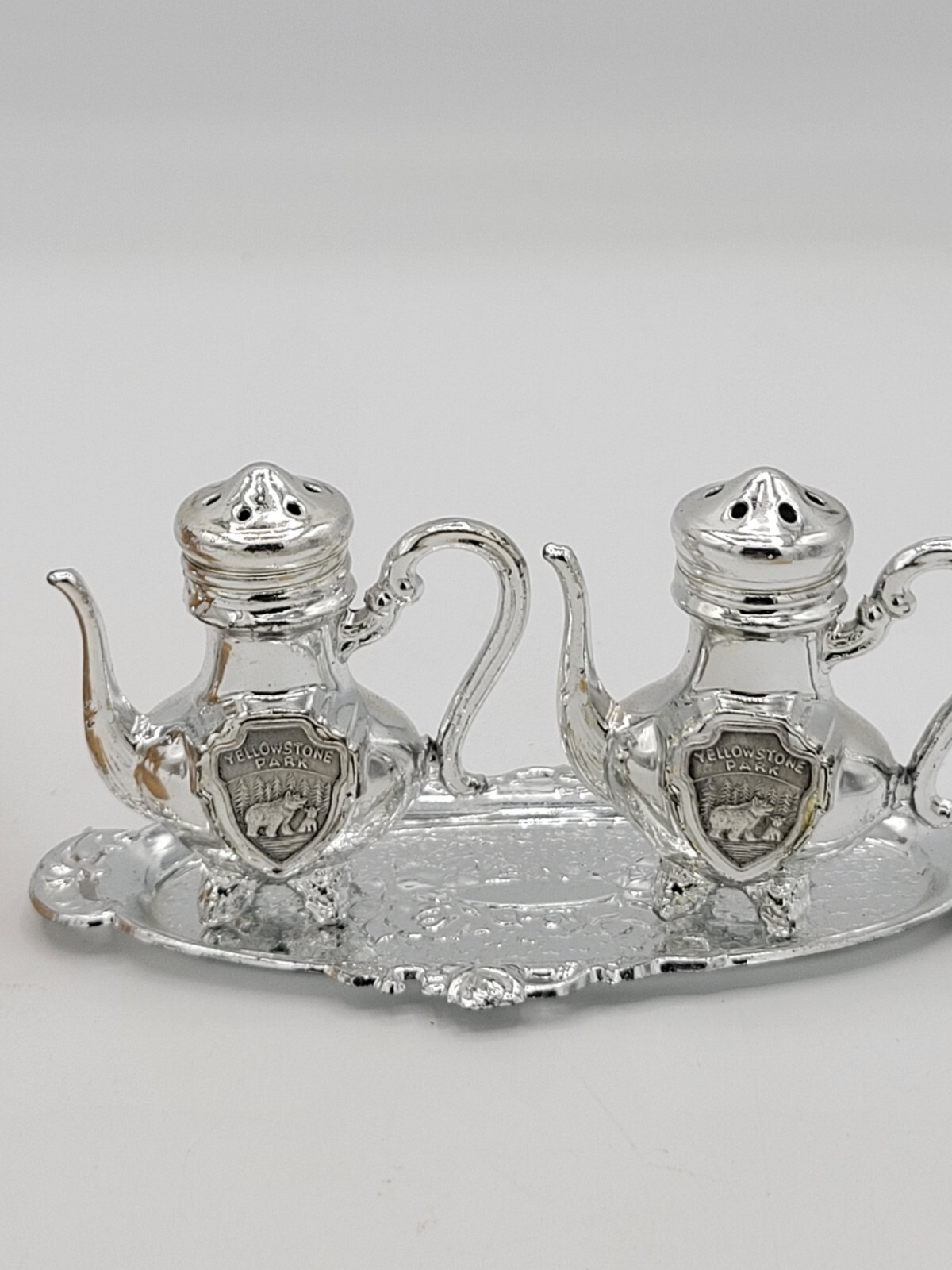 Vtg Yellowstone National Park Miniatures Celluloid Deer Metal Teapot Salt Pepper