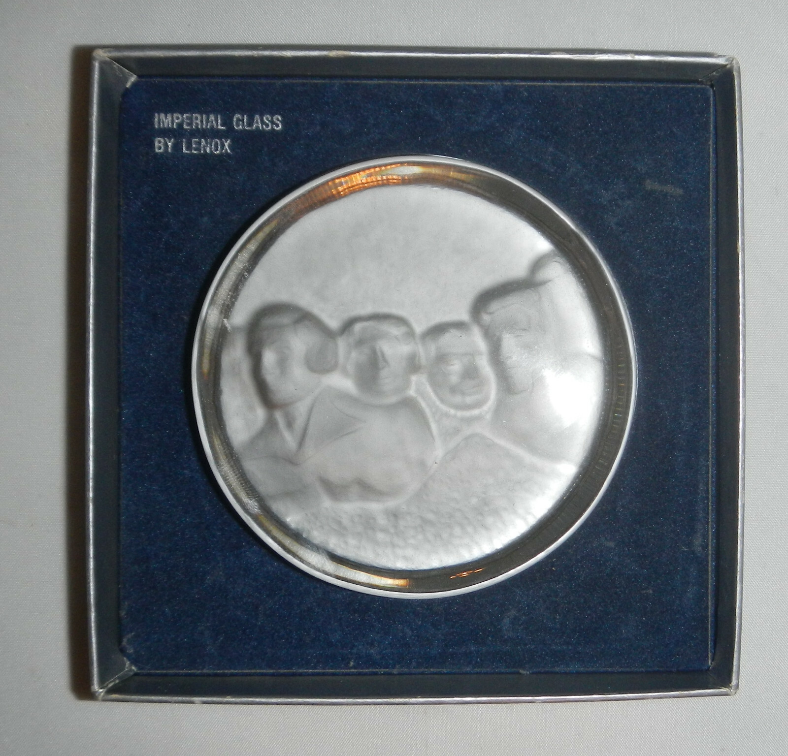 MIB Imperial Hand Crafted Glass Lenox Collectors Paperweight Mt Mount Rushmore