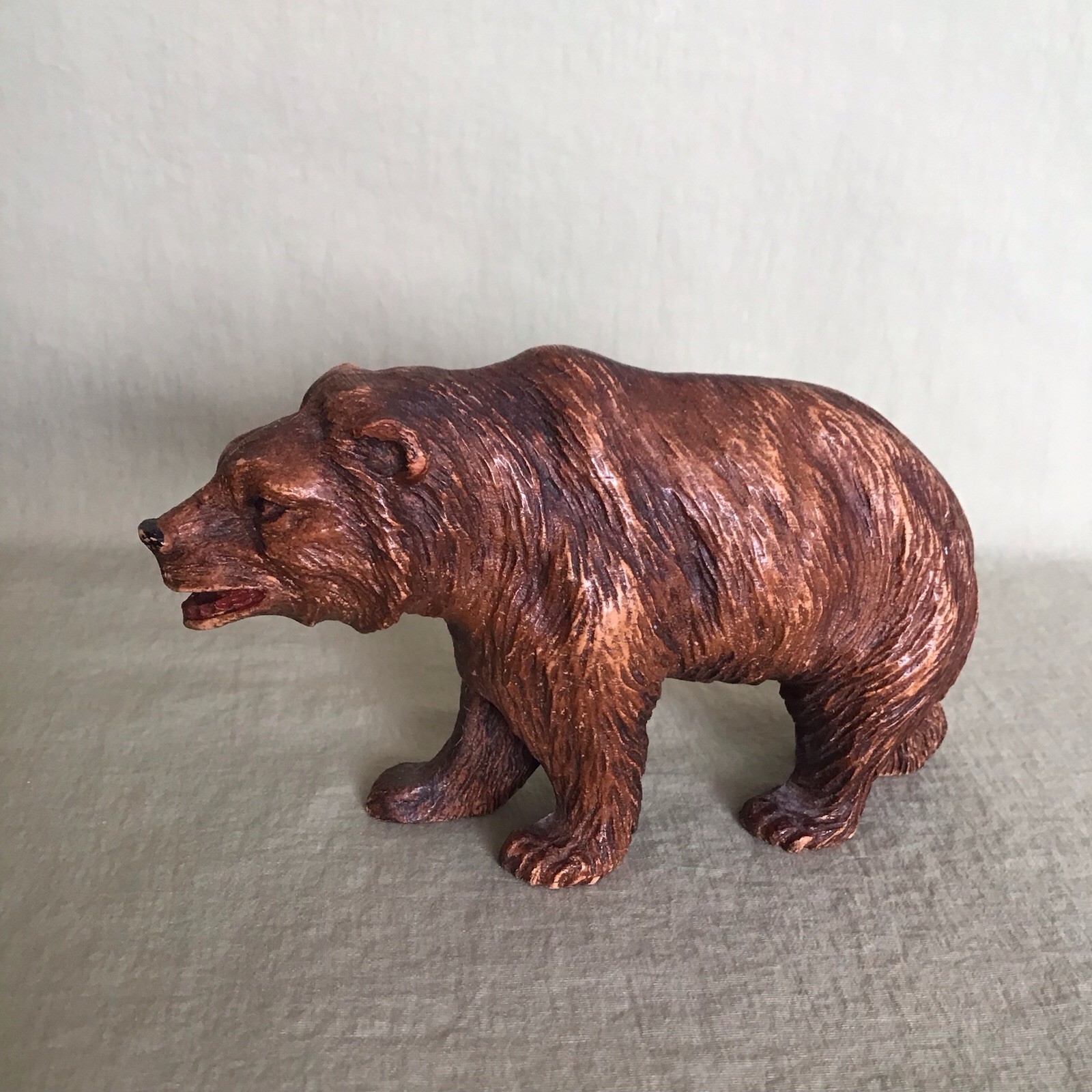 TWO VINTAGE 1950’s YELLOWSTONE NATL PARK RESIN FIGURES BUFFALO & GRIZZLY BEAR