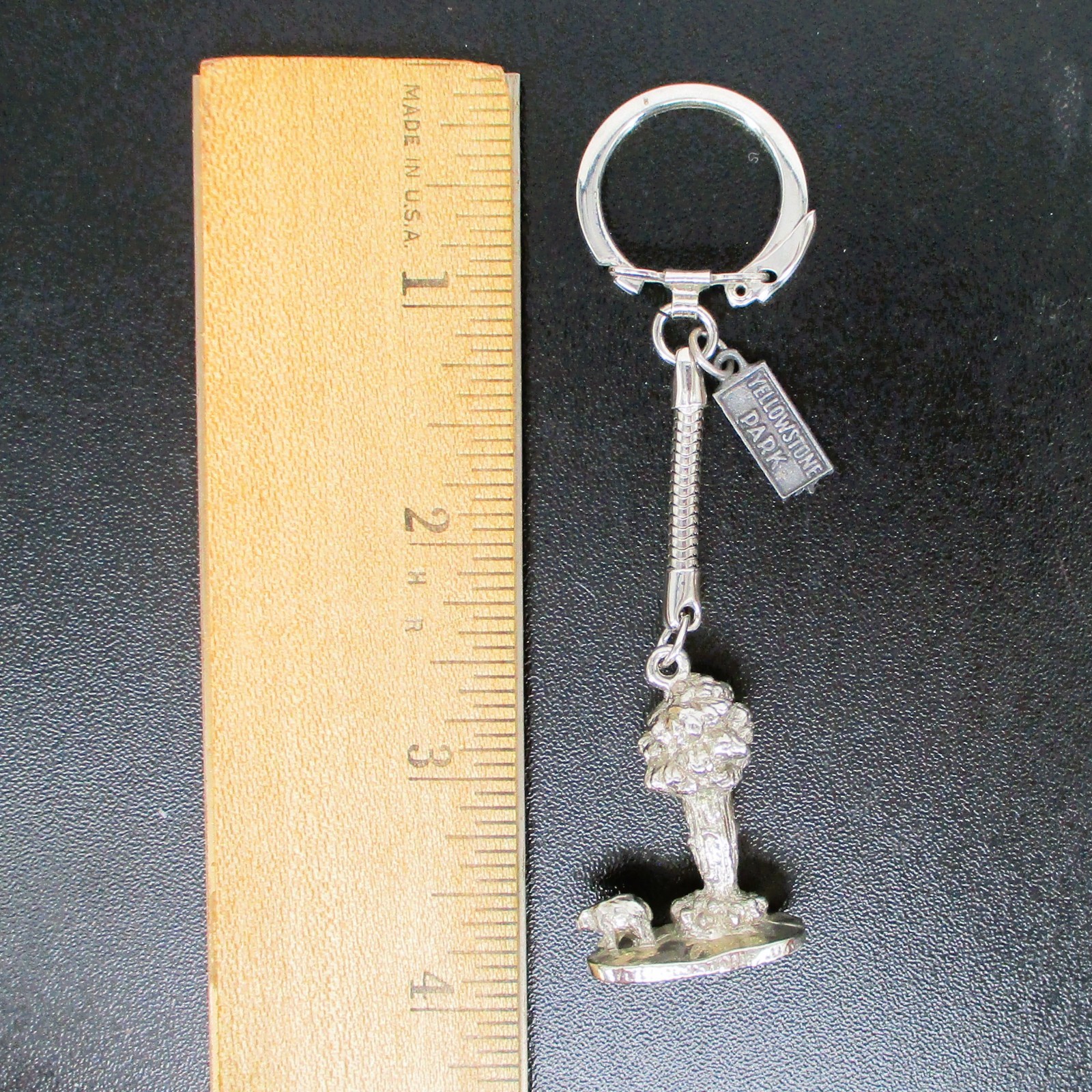 Vintage MAFCO USA Yellowstone National Park Keychain Bear & Tree Souvenir