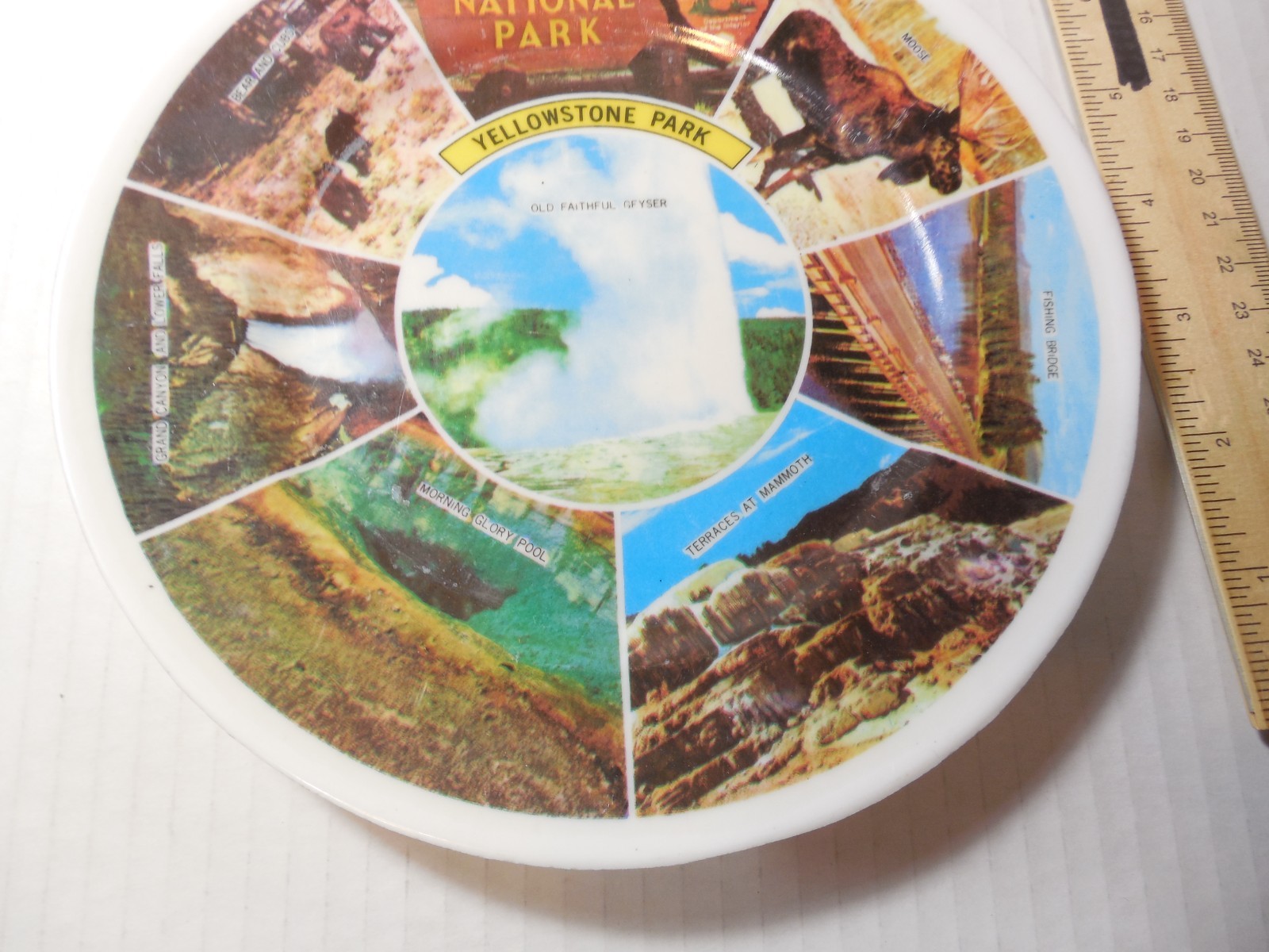 VINTAGE YELLOWSTONE NATIONAL PARK SOUVENIR DECORATIVE Plastic 70s or 80s PLATE