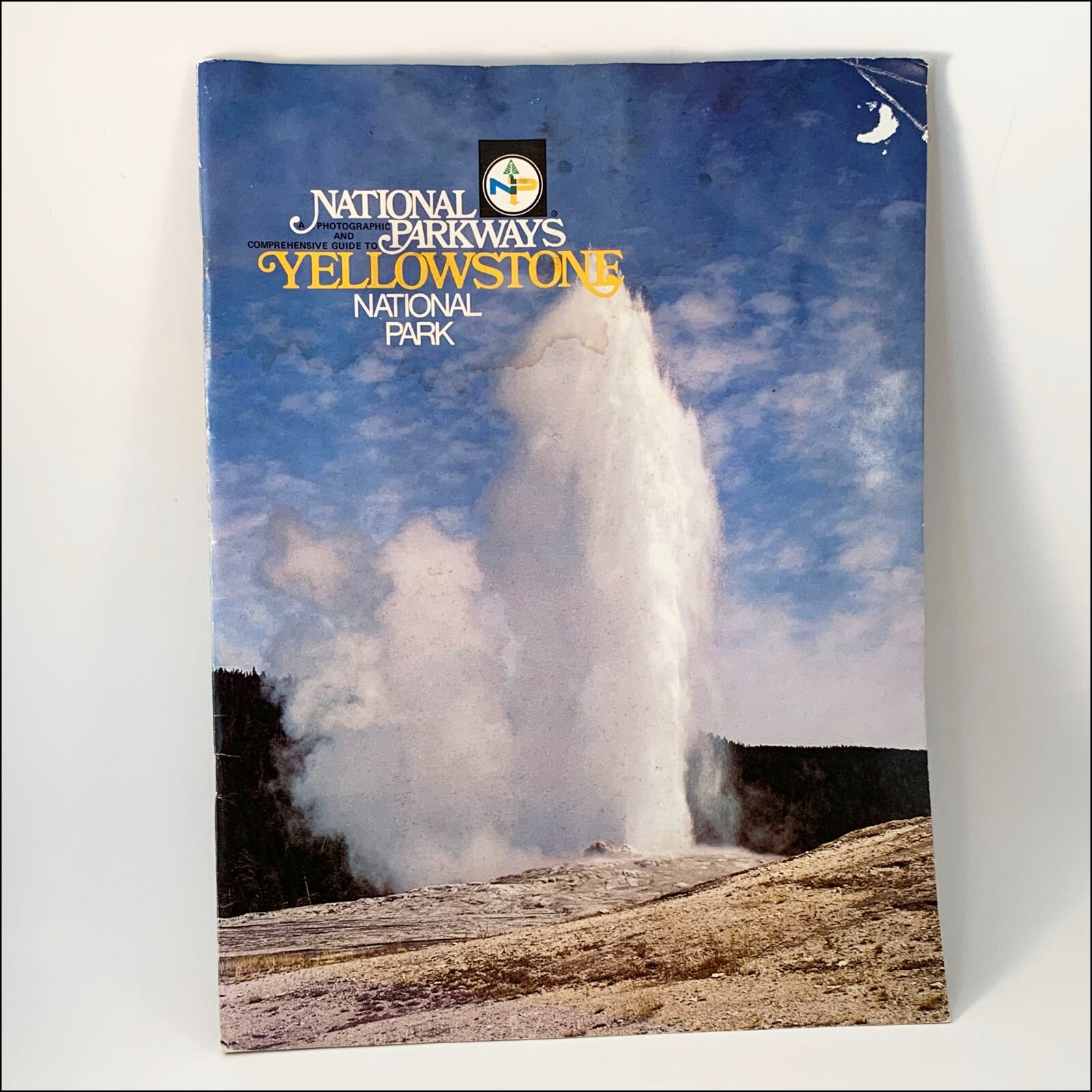 Yellowstone National Park 1975 National Parkways Guide AS IS