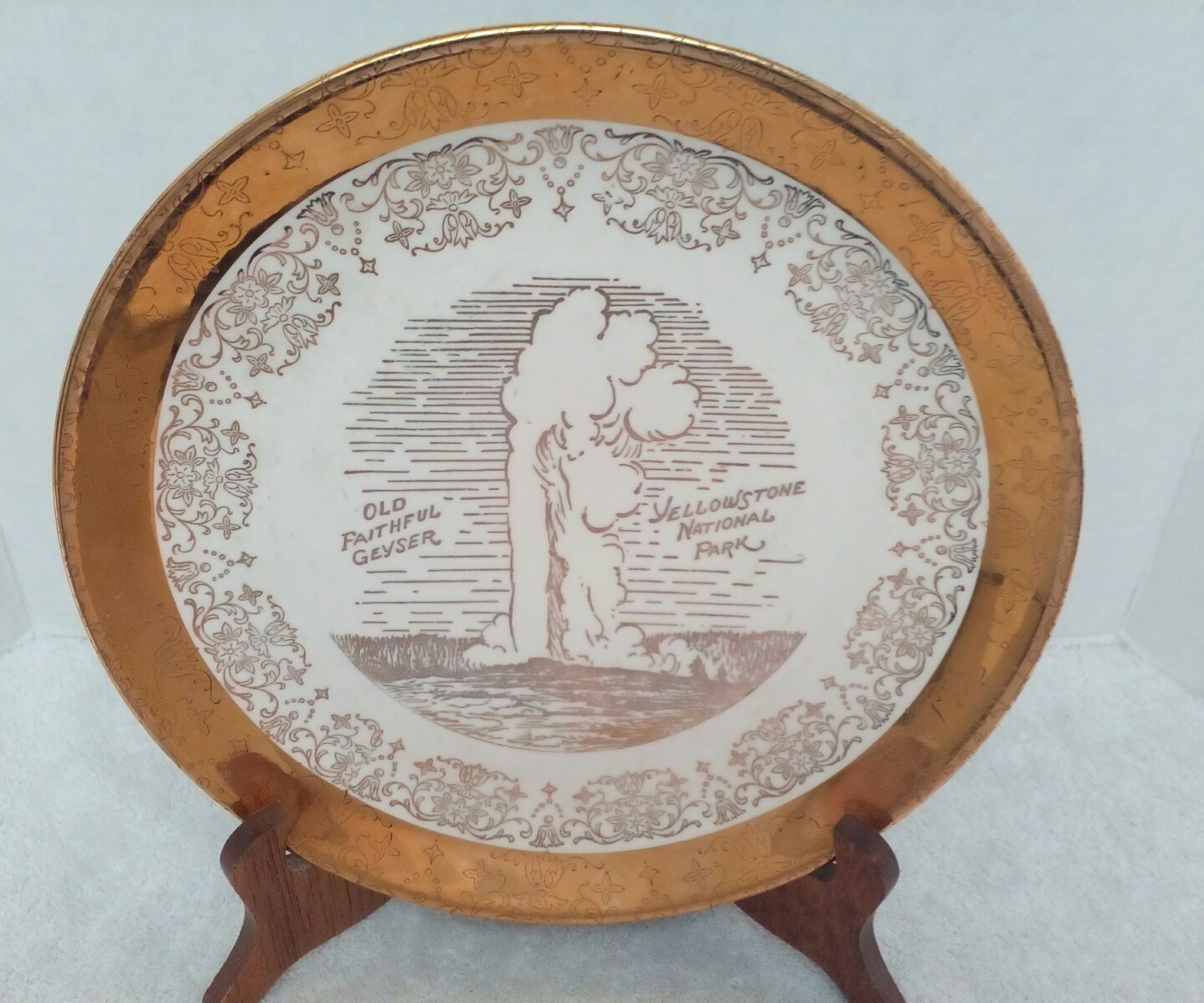 Old Faithful Geyser Yellowstone National Souvenir Plate Gold and White