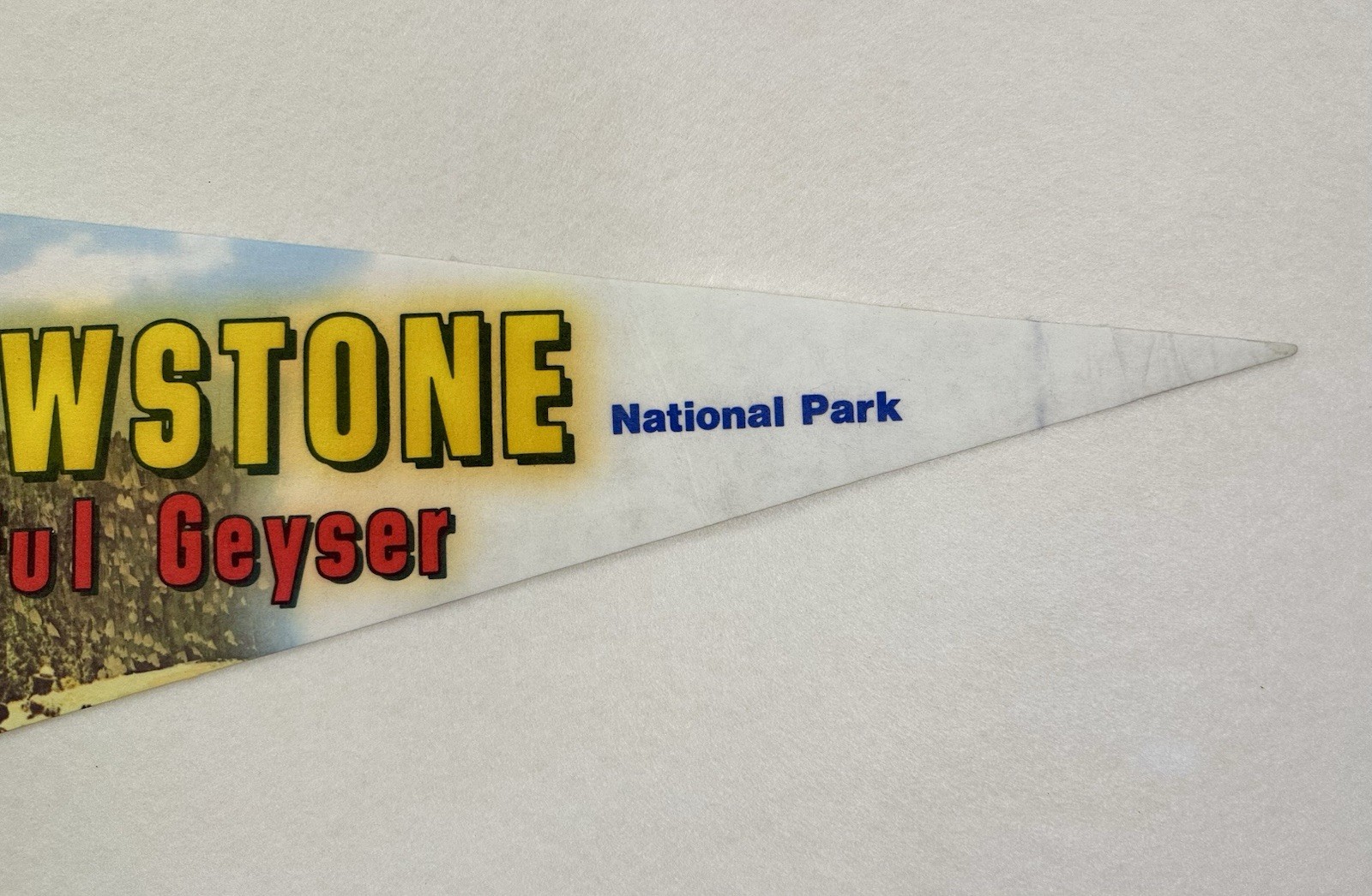 Vintage YELLOWSTONE NATIONAL PARK Old Faithful Geyser PENNANT FLAG Wyoming