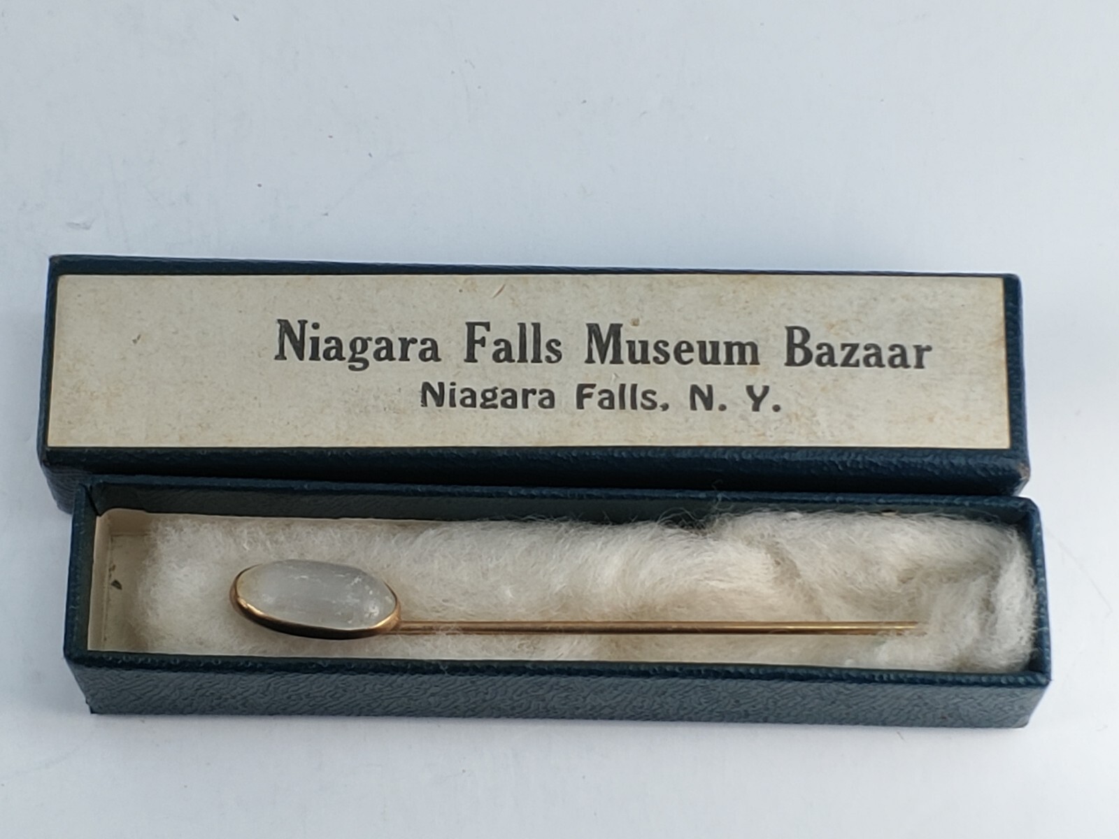 Vintage NIAGARA FALLS Museum PIN Hat Lapel 1950s 1960s white Gold Colored BOX