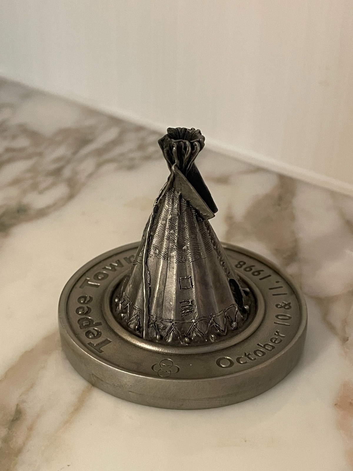 MT1237 Tepee Town souvenir Tepee pewter features Chilmark artists 1998