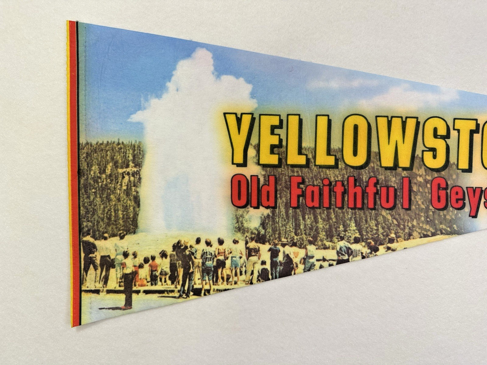 Vintage YELLOWSTONE NATIONAL PARK Old Faithful Geyser PENNANT FLAG Wyoming