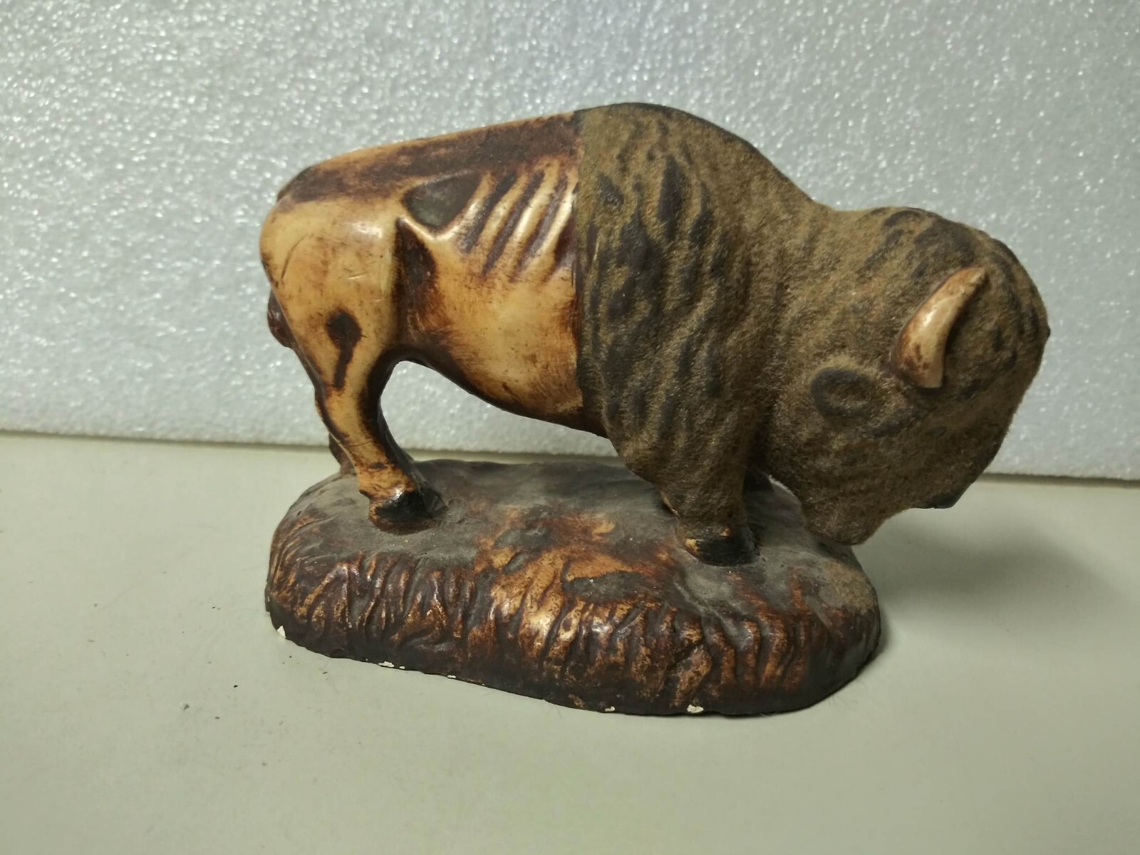 Vintage 4″ Souvenir Chalk Ware Plaster American Bison Buffalo Sculpture Flocked