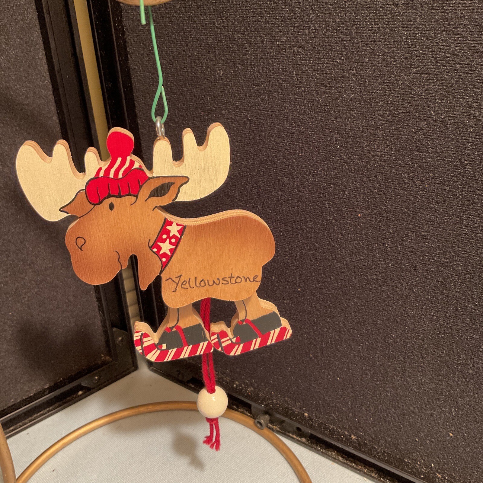 Yellowstone National Park Carved Wood Moose Ornament 1987 Souvenir – Moves