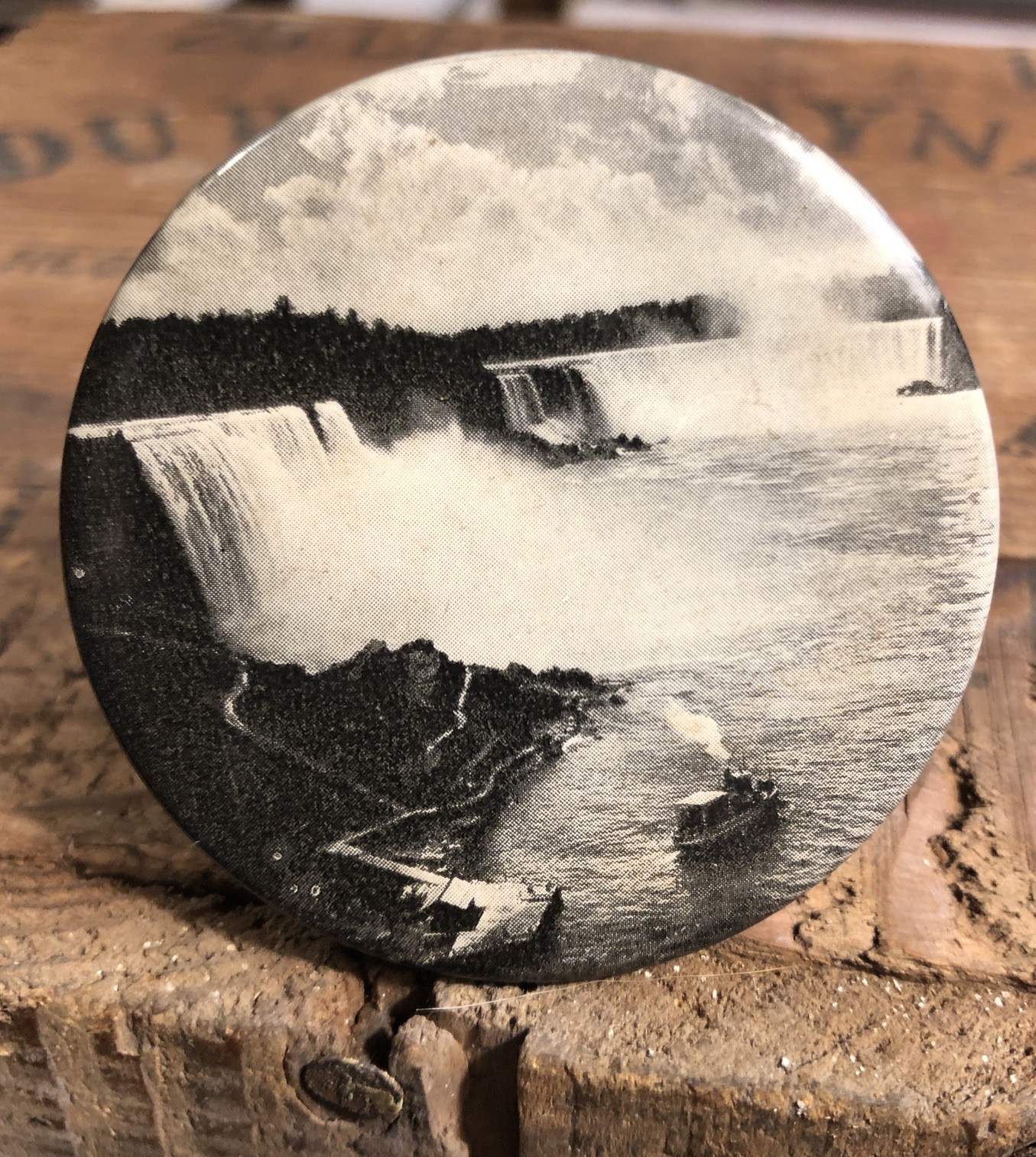 ANTIQUE 1900’s VINTAGE MAID OF THE MIST NIAGARA FALLS PHOTOGRAPH PINBACK BUTTON