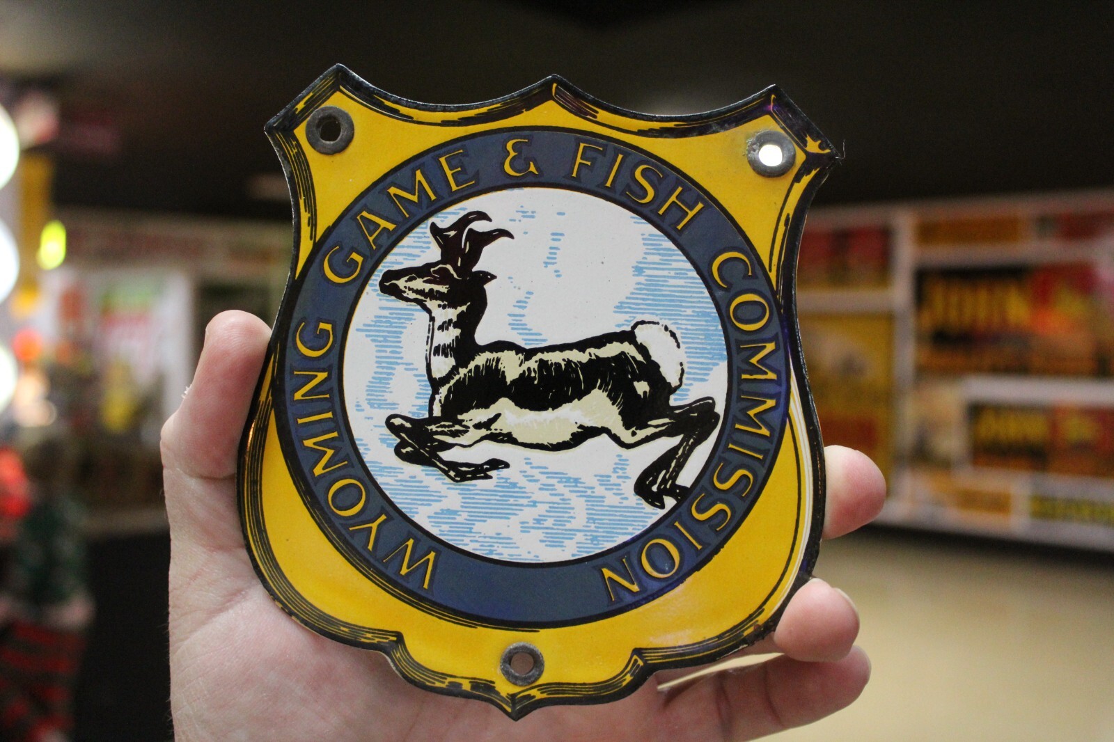 RARE WYOMING GAME FISH COMMISSION SHEILD PORCELAIN METAL SIGN CAMPING PARK AMMO