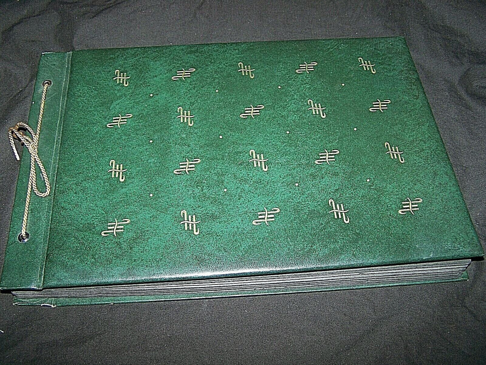 1956 BLACK HILLS, SOUTH DAKOTA VACATION SCRAPBOOK~PHOTOS, POSTCARDS, BOOKLETS