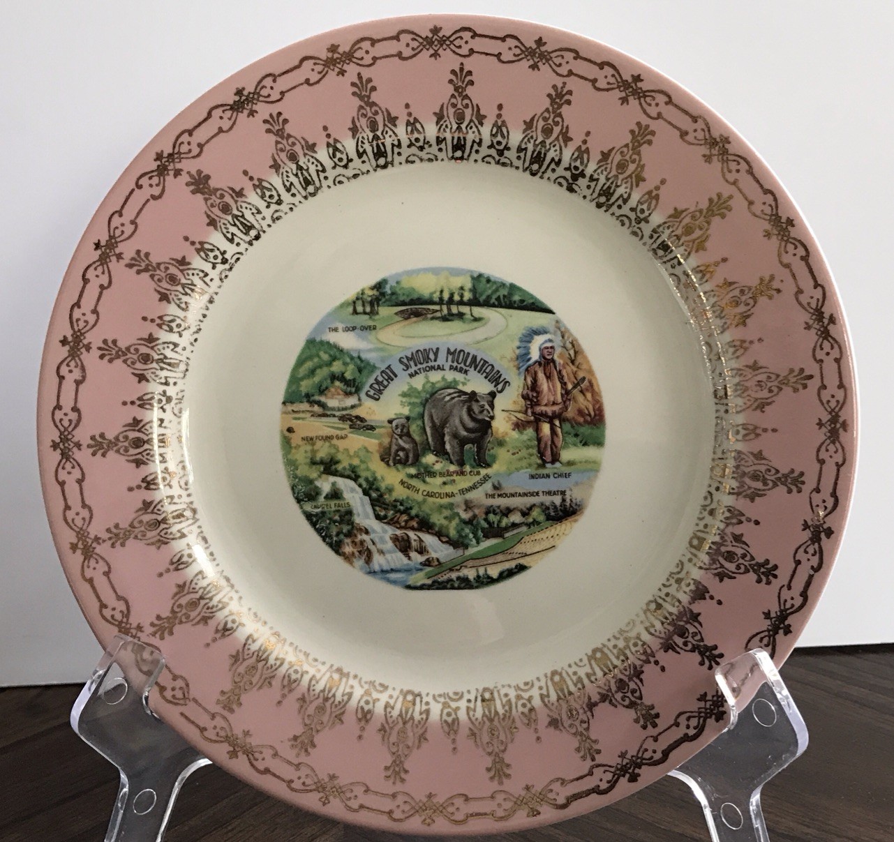Travel Memorabilia Great Smokey Mts National Park NC Plate Pink/Gold Trim 7 1/2”