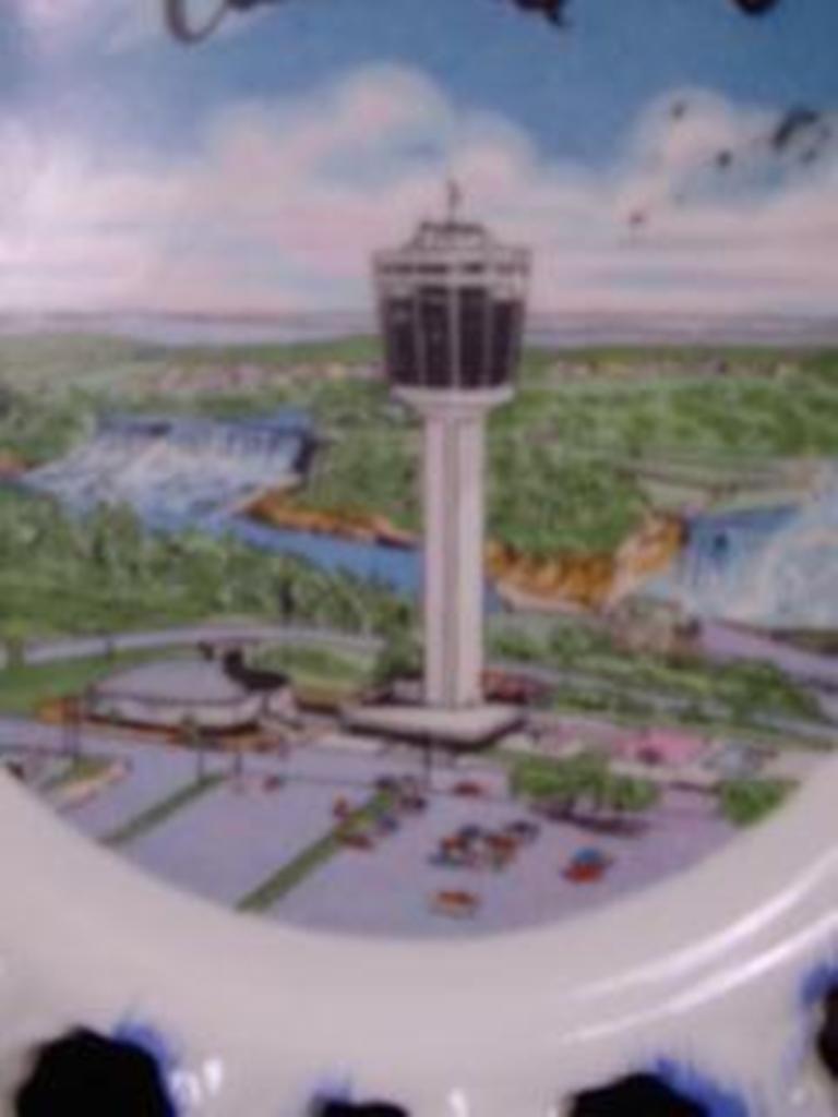 Vintage Old Niagara Falls Canada Souvenir Plate Japan with cut out design ornate