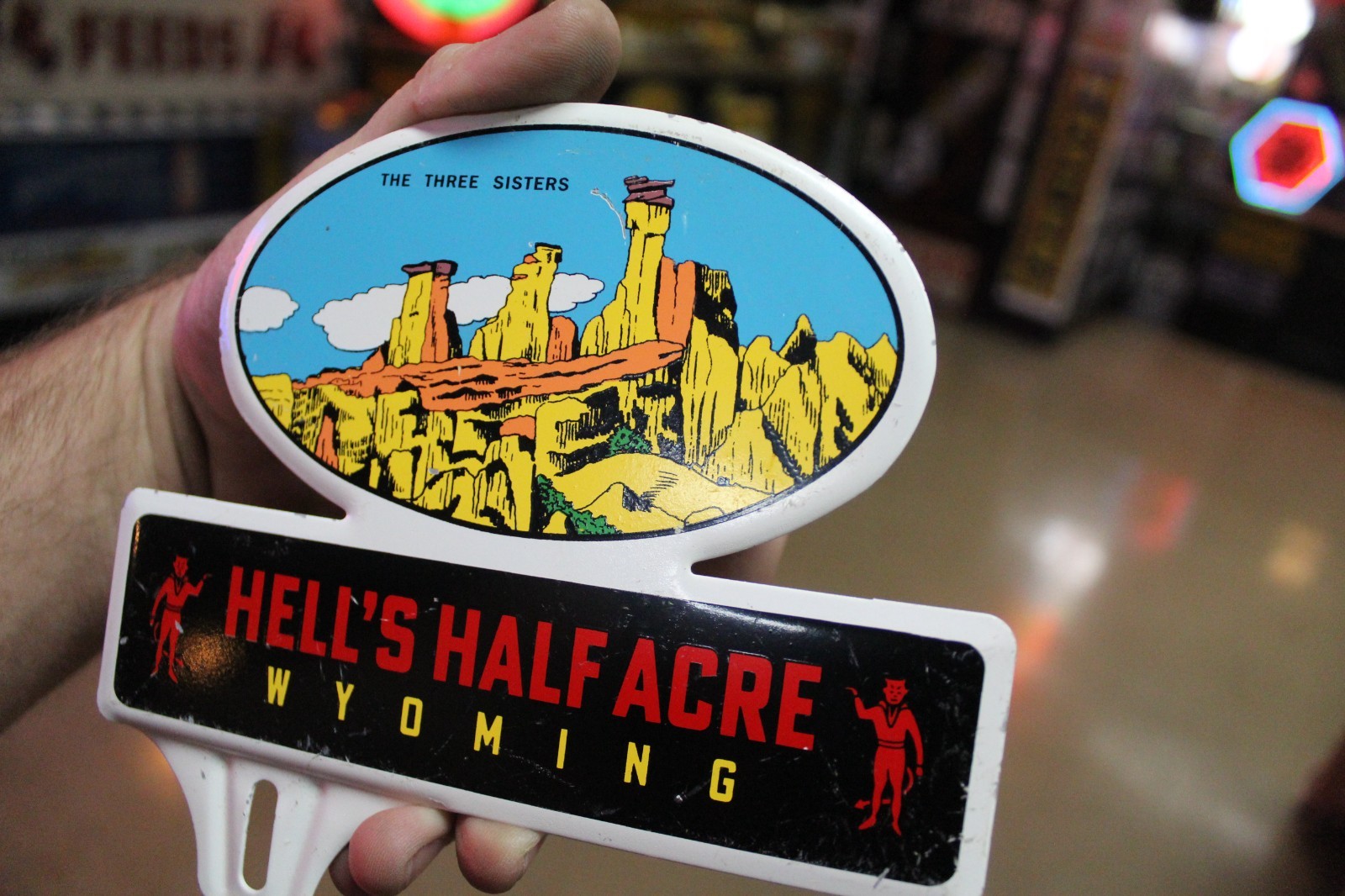 RARE 1950s HELL’S HALF ACRE WYOMING PAINTED METAL PLATE TOPPER METAL SIGN DEVIL