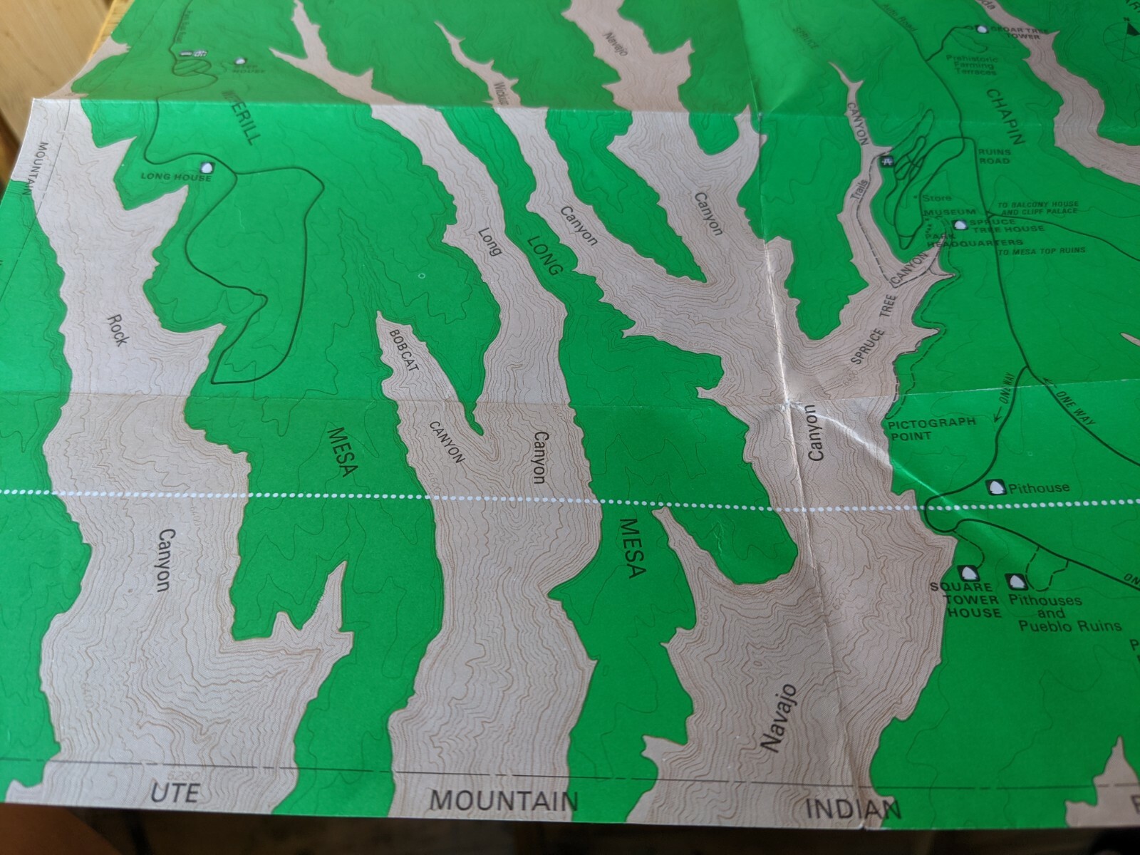 1983 MESA VERDE NATIONAL PARK. SOUVENIR FOLDOUT MAP, TOUR GUIDE. U.S DEPART. INT