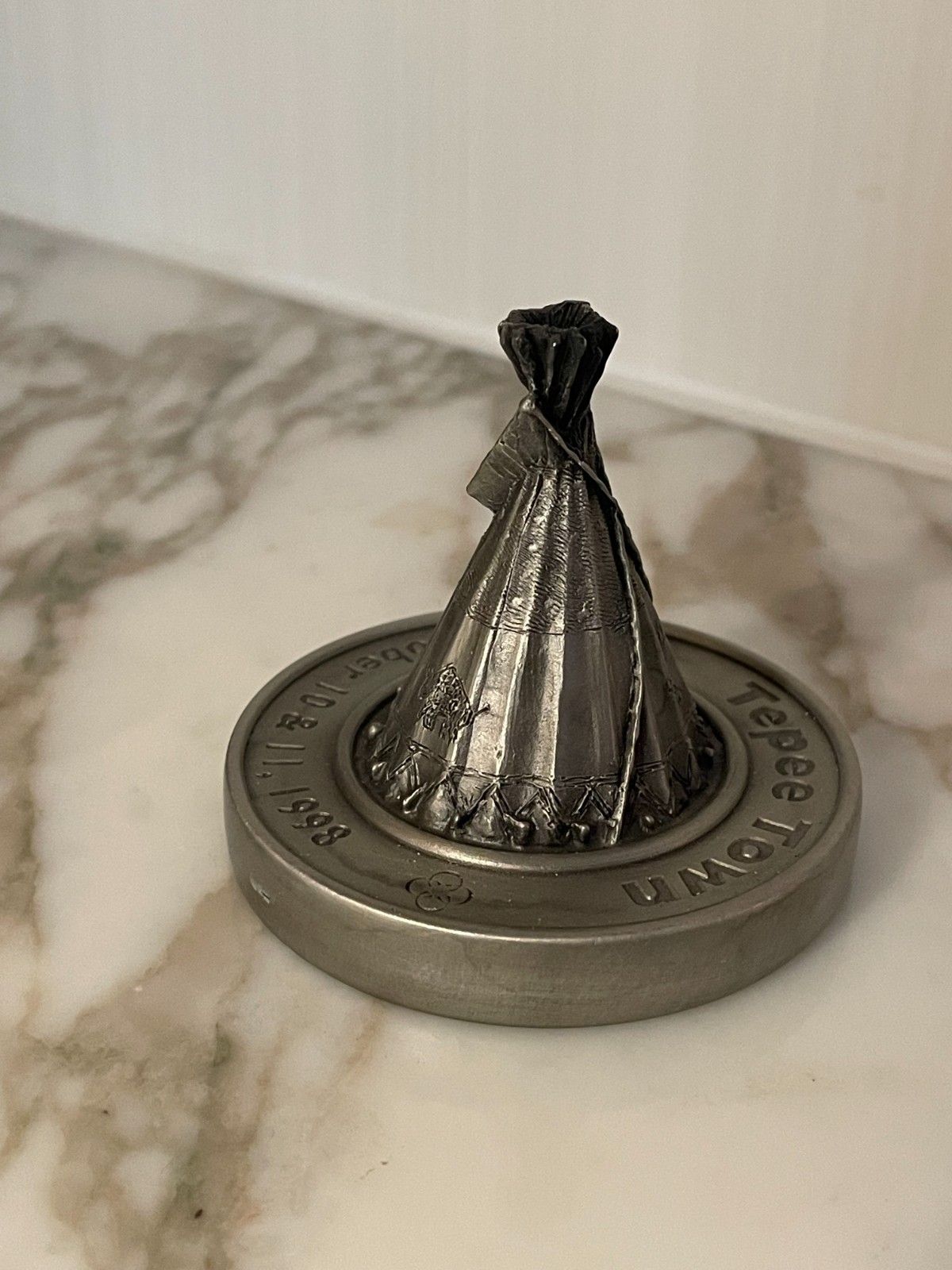 MT1237 Tepee Town souvenir Tepee pewter features Chilmark artists 1998