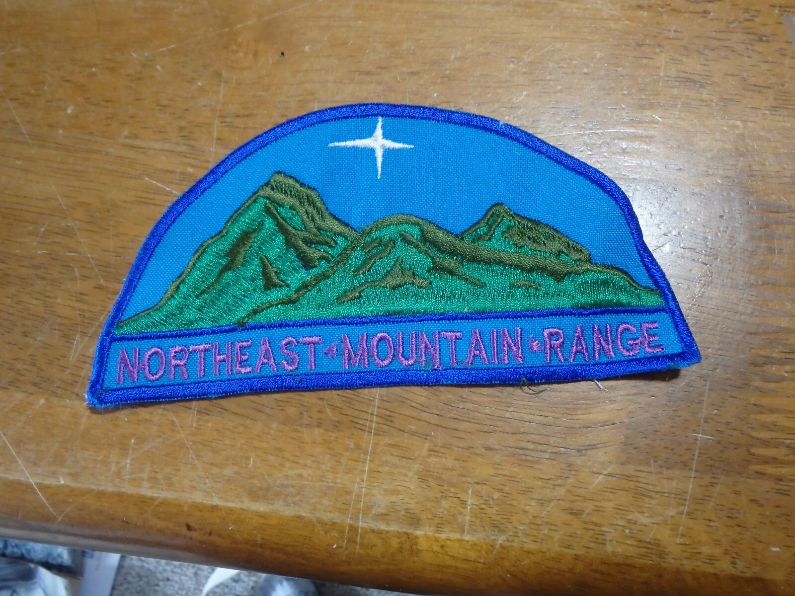 NORTHEAST MOUNTAIN RANGE MAINE NATIONAL PARKS YELLOWSTONE SKIING PATCH BX D#11