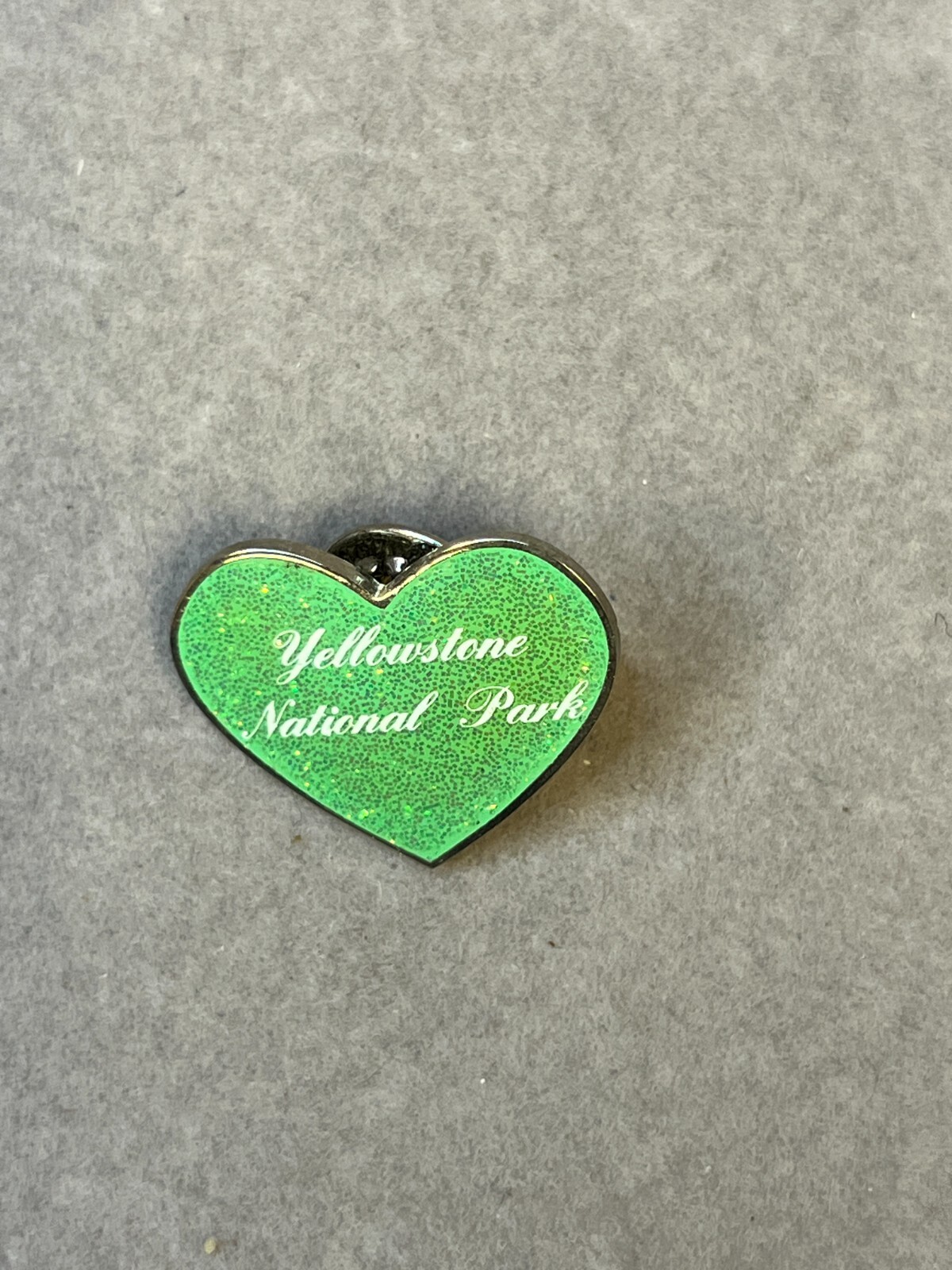 Vintage Yellowstone National Park Classic Gold-Tone Green Retro Badge Pin 3719
