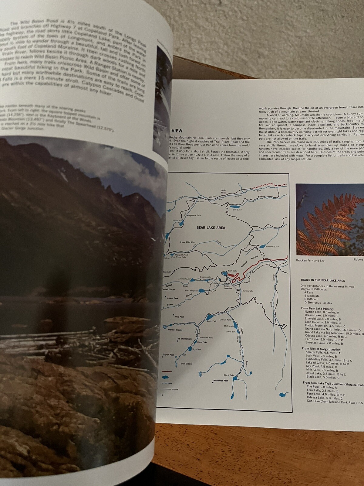 National Parkways Rocky Mountains Mesa Verde Souvenir Guide Book 1975 – 1970’s