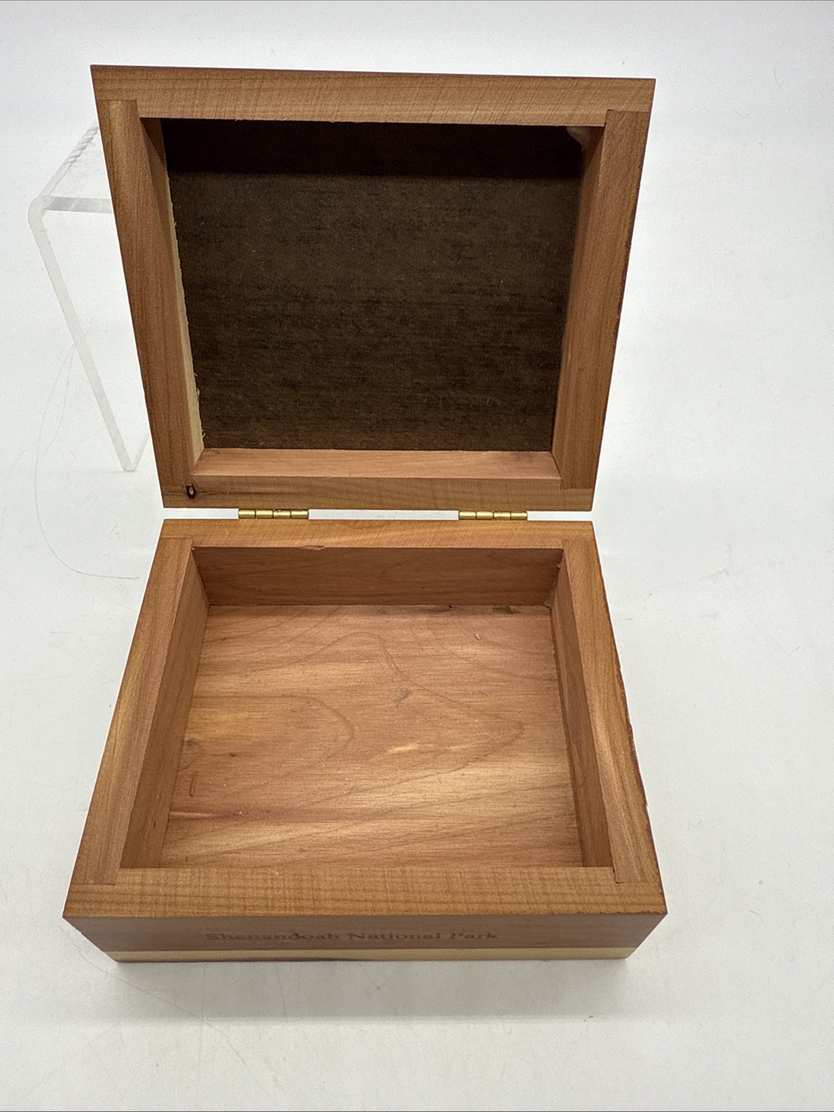 Vintage Shenandoah National Park Cedar Box Bear Theme Nature Wood Souvenir