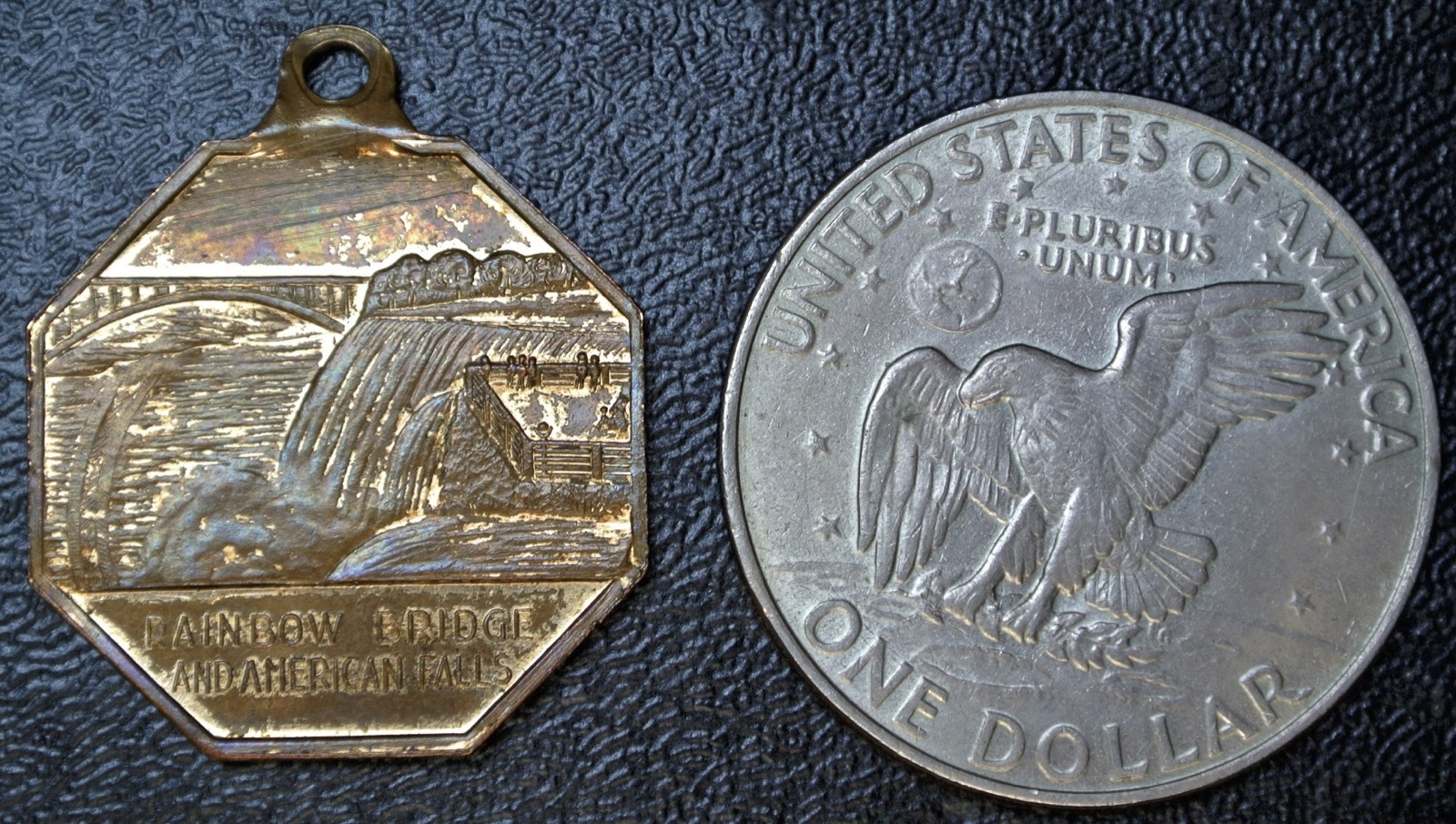 Vintage NIAGARA FALLS CANADA & Rainbow Bridge & American Falls Octagon Medal/Fob