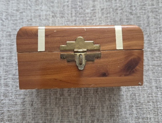 Vintage Souvenir Plymouth Massachusetts Wood Cedar Mini Chest Gold Band Clasp