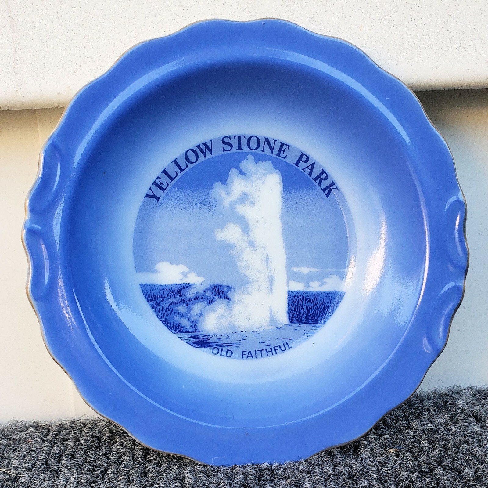 Vintage Yellowstone National Park Old Faithful Blue Souvenir Plate [Japan] (EUC)