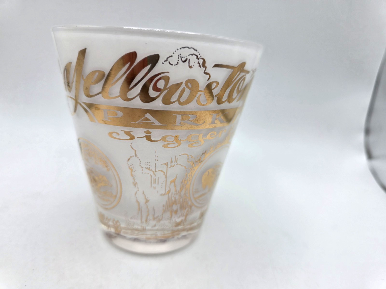 Vtg. Yellowstone Park Souvenir Drinking Glass, 4.25″