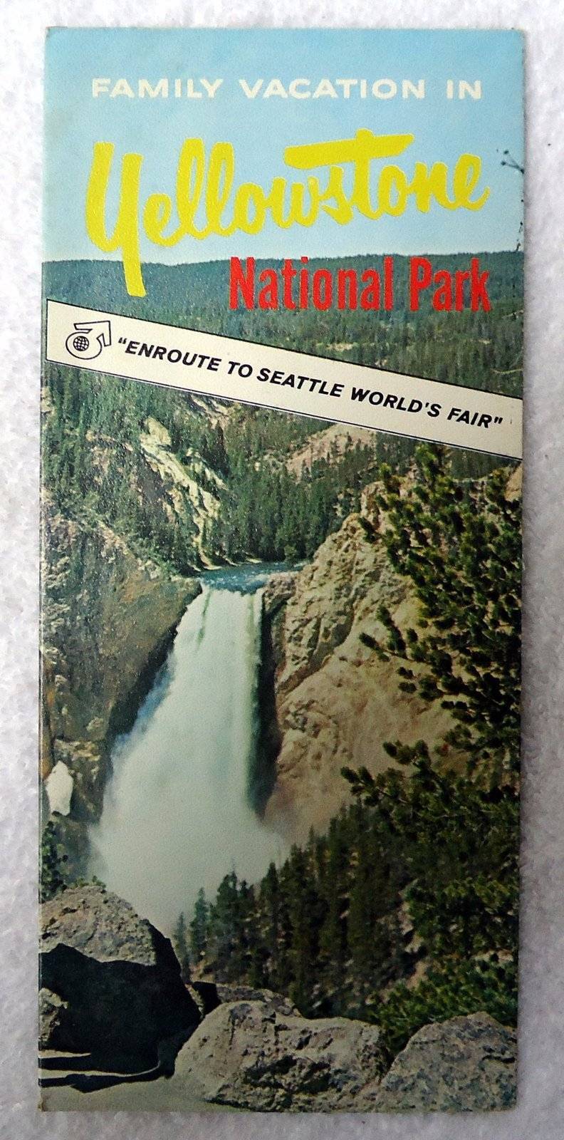 1962 YELLOWSTONE NATIONAL PARK FAMILY VACATION FOLDOUT BROCHURE GUIDE #66