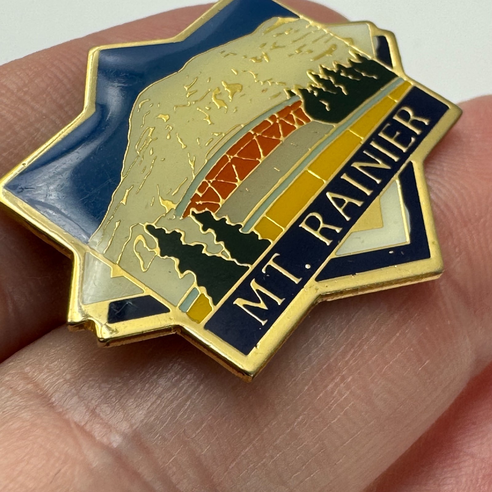 Mt Rainier National Park Lapel Pin Scenic Landscape Souvenir Enamel Mount