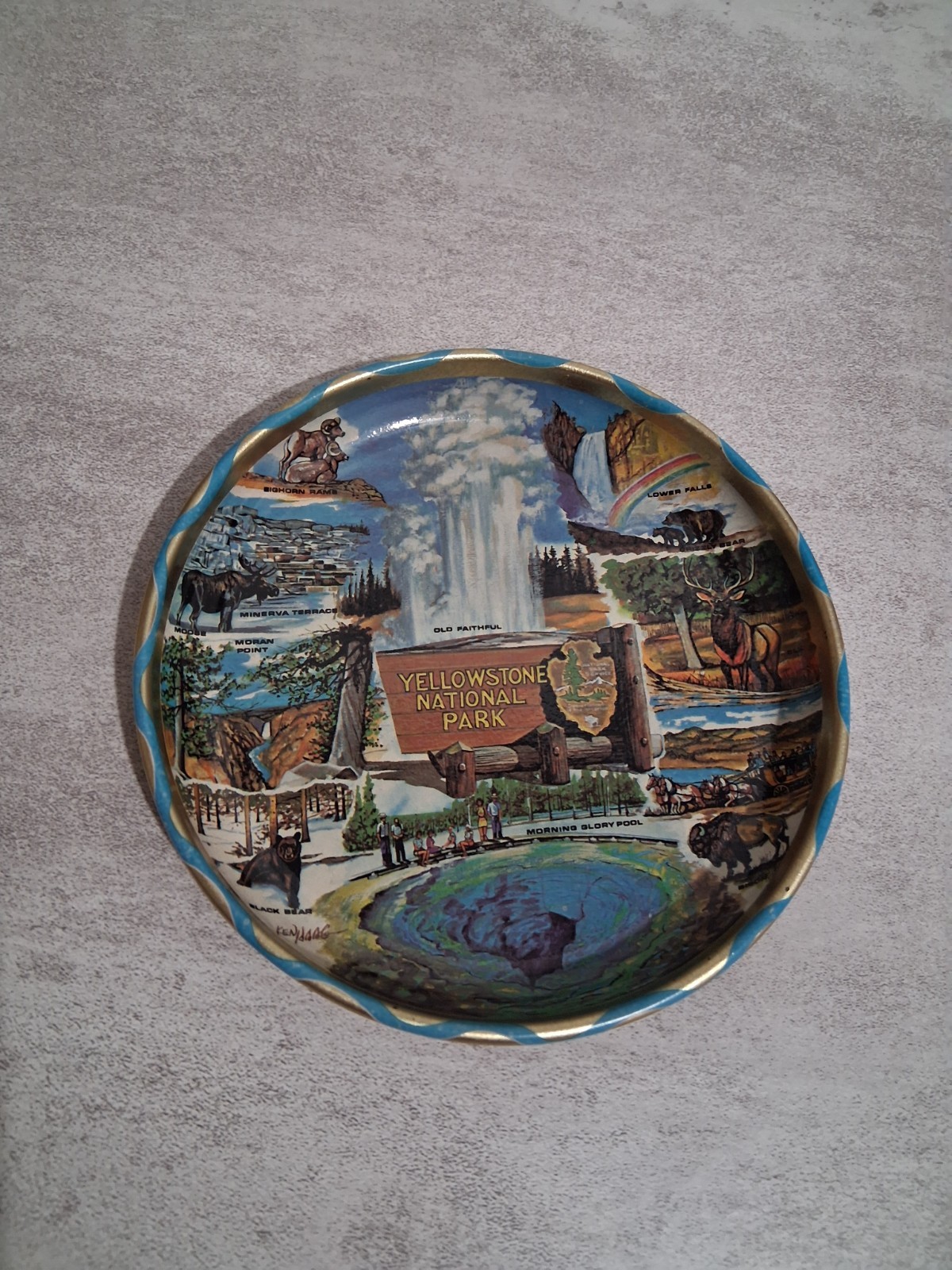 Vintage Yellowstone National Park Souvenir Dish Plate Tray Tin 5.5″ Round