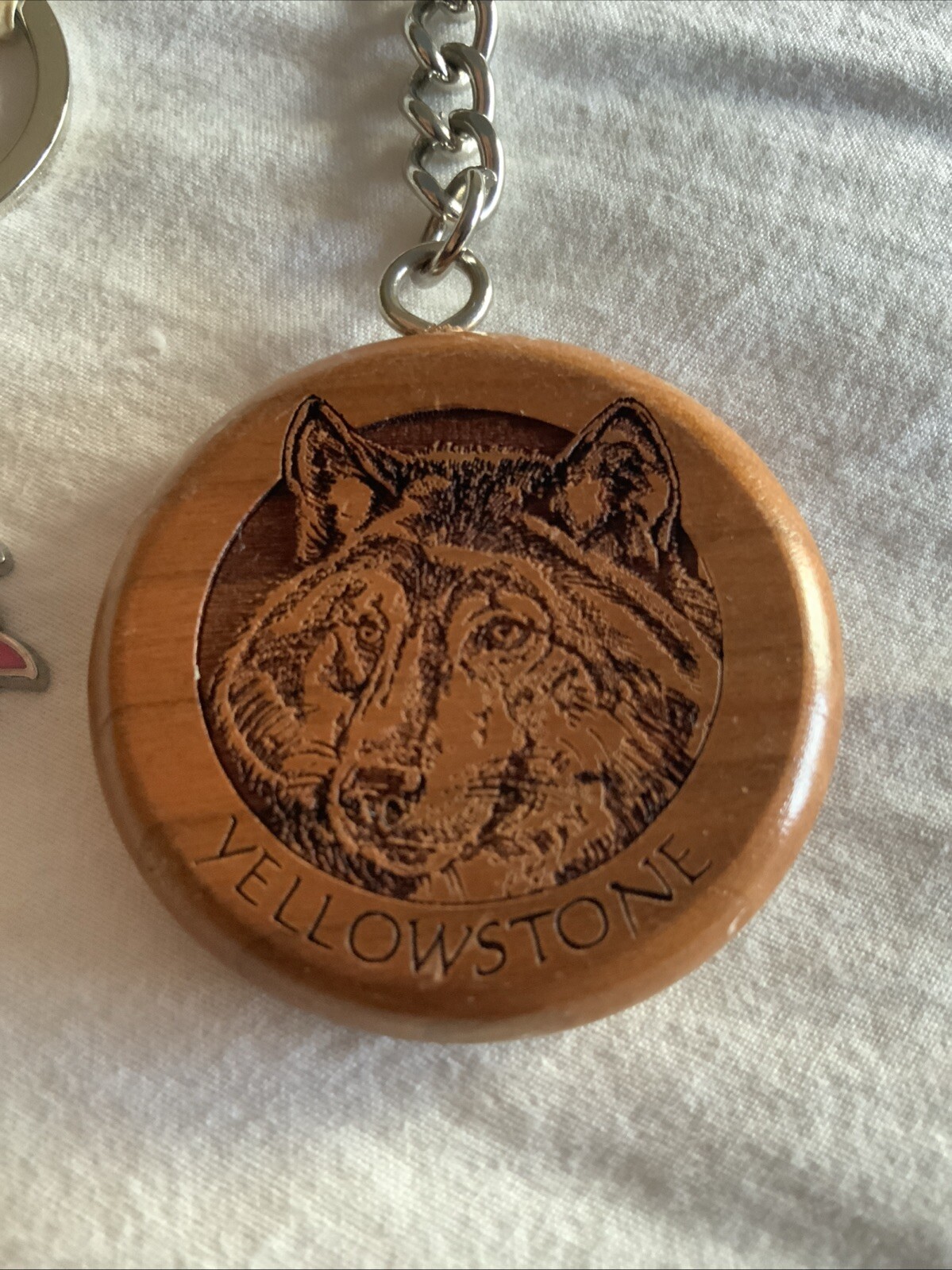 Yellowstone National Park Wooden Circle Key Chain Wolf Hawaii Souvenir Travel