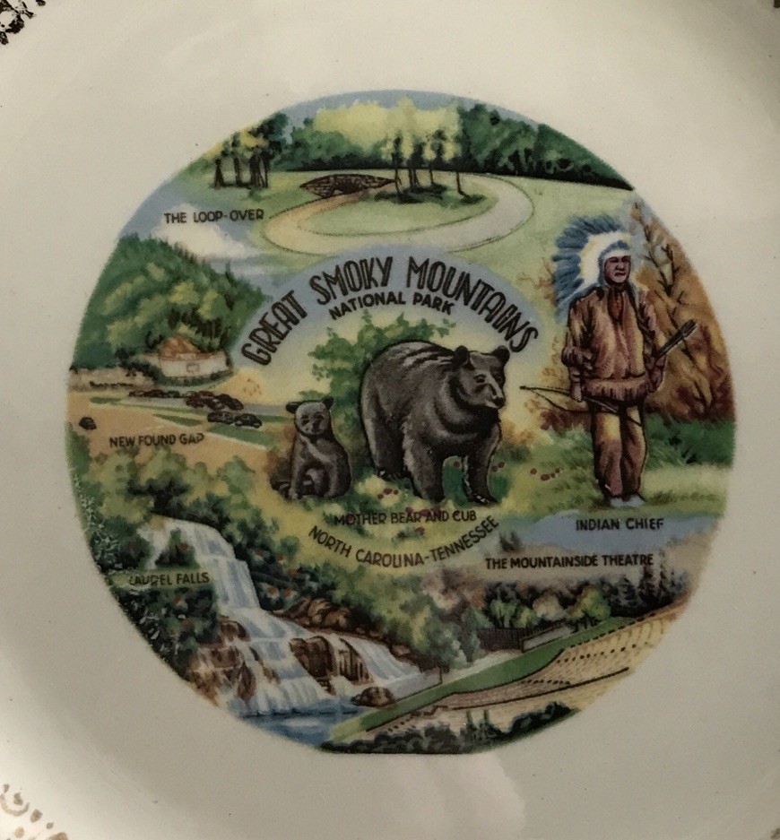 Travel Memorabilia Great Smokey Mts National Park NC Plate Pink/Gold Trim 7 1/2”