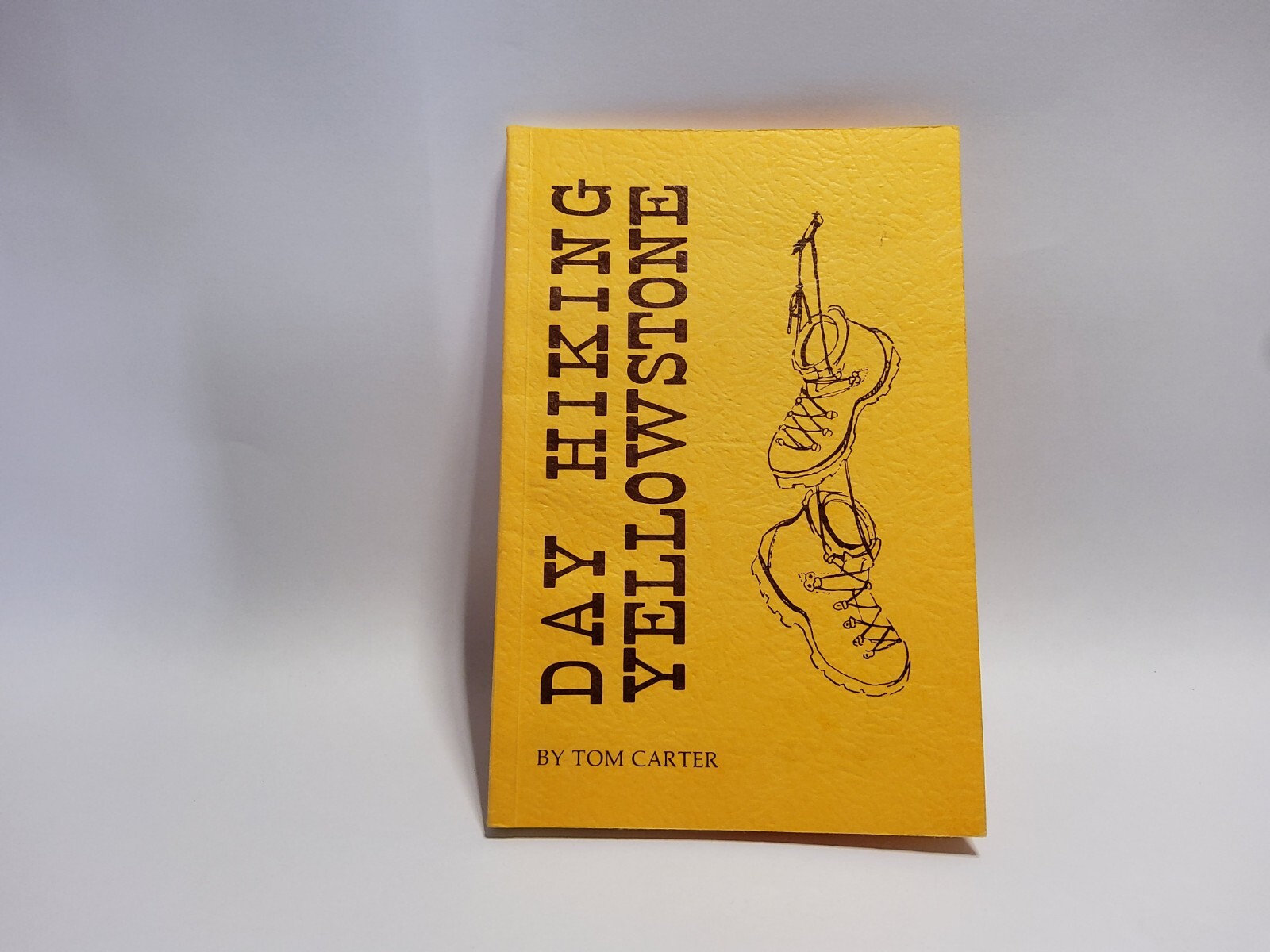 VINTAGE 1985 YELLOWSTONE NATIONAL PARK DAY HIKING TRAIL AND HIKING GUIDE