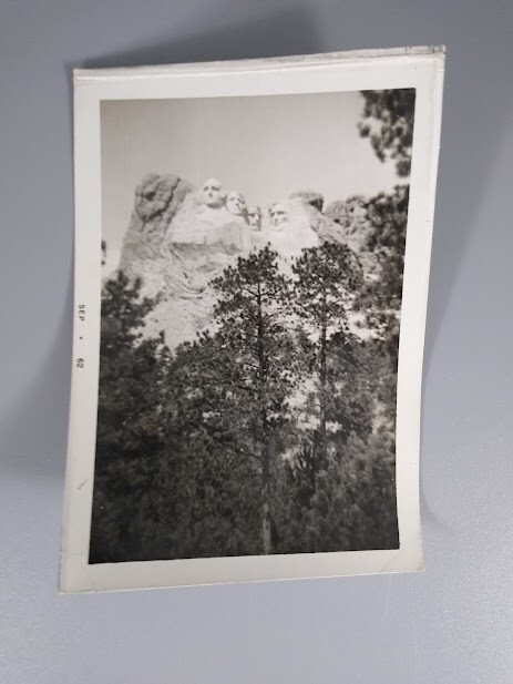 MOUNT RUSHMORE Vintage Black & White Snapshot 1962 – 3.5″ x 5″ US National Parks