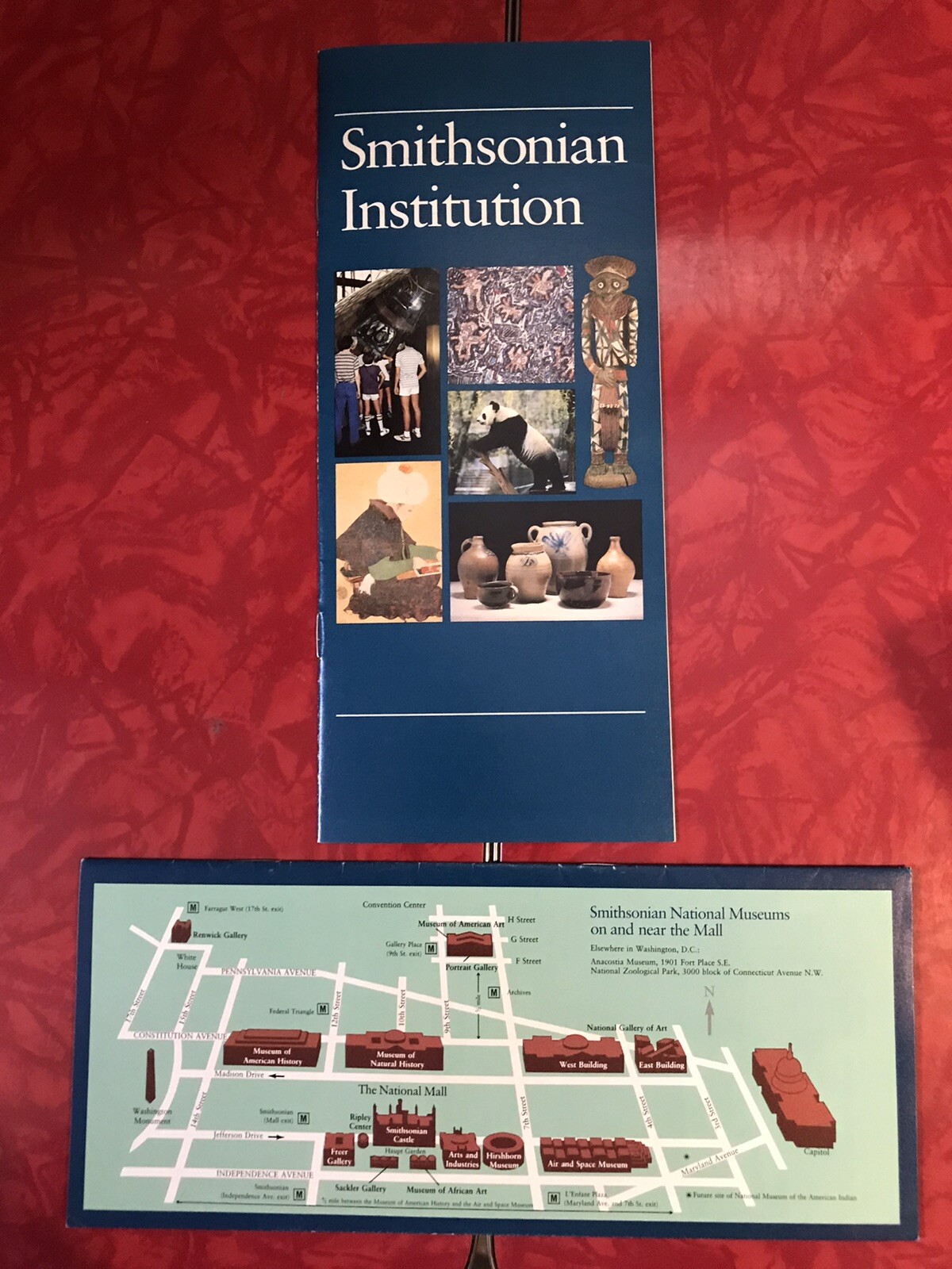 SMITHSONIAN INSTITUTION – WASHINGTON D.C. vintage 16-PAGE BROCHURE 1990